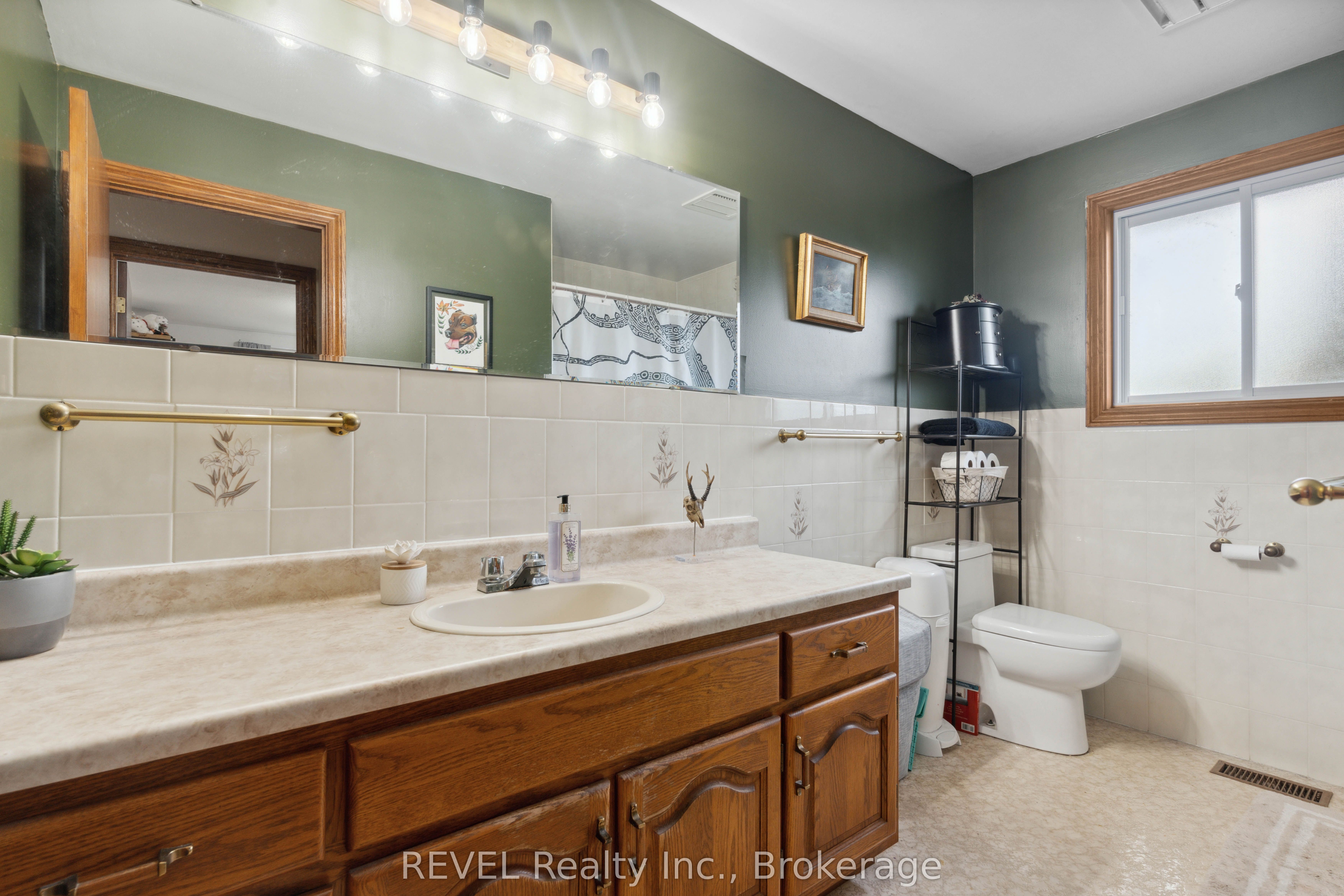 Photo 49 of 126 Colbeck Drive, Welland, Coyle Creek — HOMEH