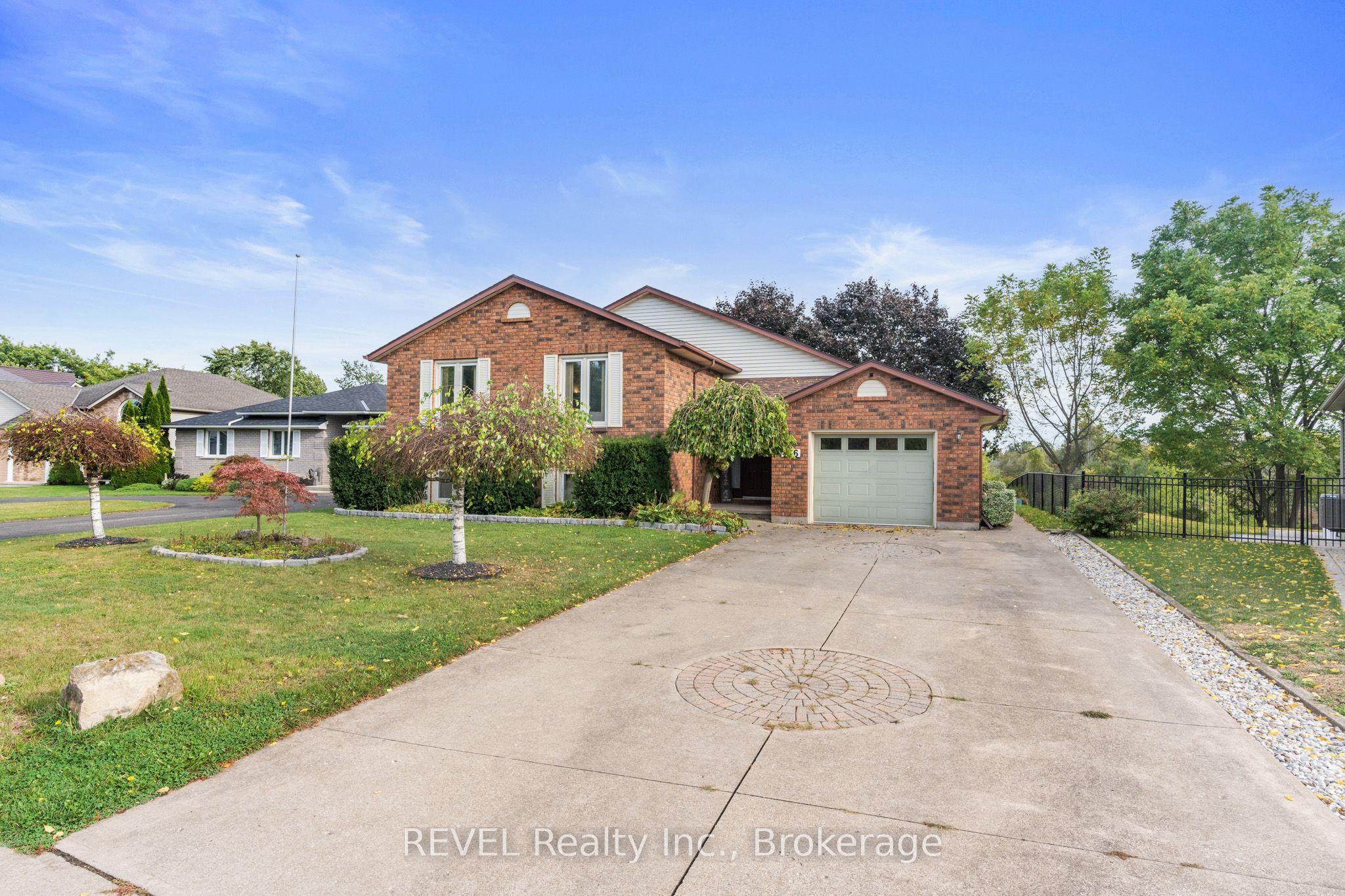 Photo 35 of 126 Colbeck Drive, Welland, Coyle Creek — HOMEH
