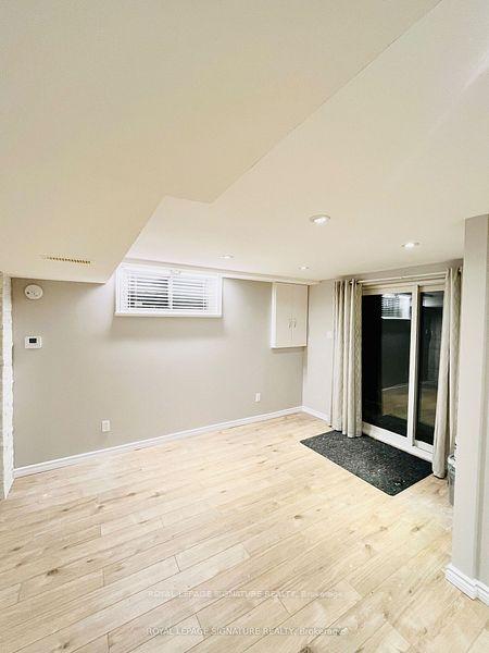 Photo 16 of 35 Moon Valley Drive, Etobicoke, West Humber-Clairville — HOMEH