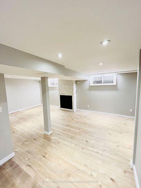 Photo 17 of 35 Moon Valley Drive, Etobicoke, West Humber-Clairville — HOMEH