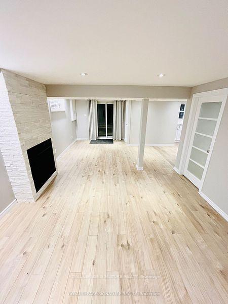 Photo 4 of 35 Moon Valley Drive, Etobicoke, West Humber-Clairville — HOMEH