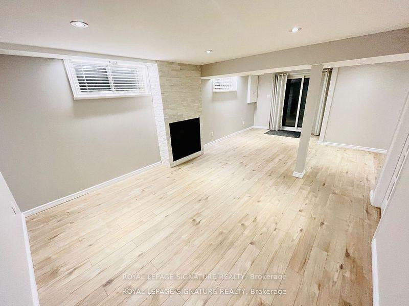 Photo 19 of 35 Moon Valley Drive, Etobicoke, West Humber-Clairville — HOMEH
