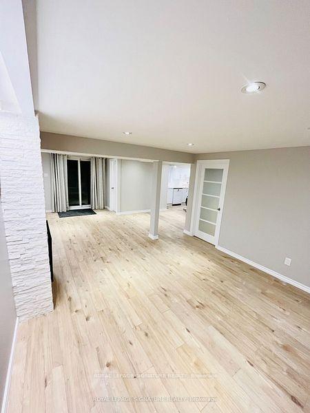 Photo 3 of 35 Moon Valley Drive, Etobicoke, West Humber-Clairville — HOMEH