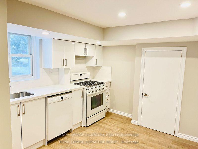 Photo 21 of 35 Moon Valley Drive, Etobicoke, West Humber-Clairville — HOMEH