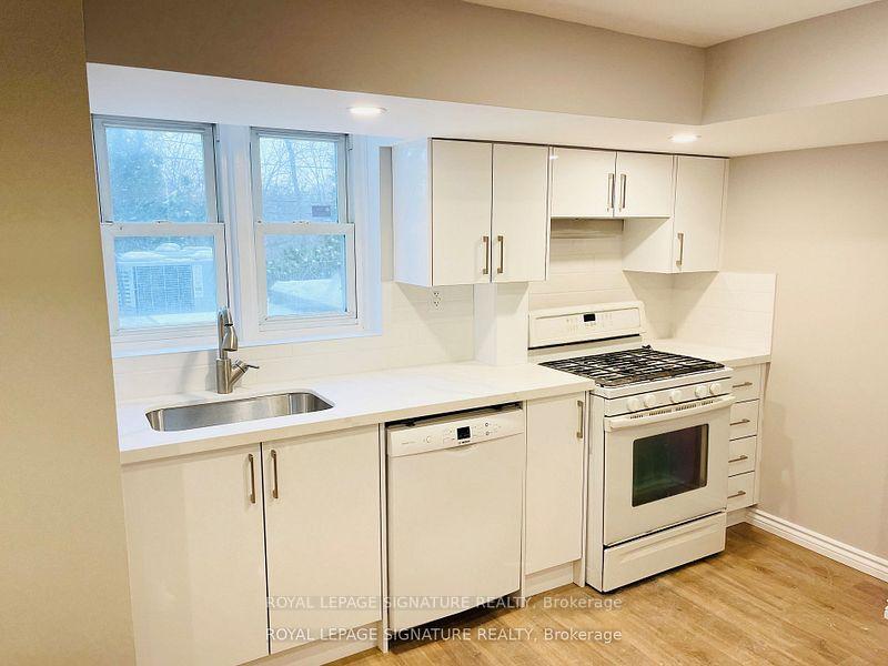 Photo 11 of 35 Moon Valley Drive, Etobicoke, West Humber-Clairville — HOMEH