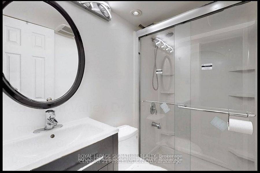 Photo 9 of 35 Moon Valley Drive, Etobicoke, West Humber-Clairville — HOMEH