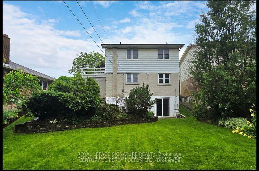Photo 15 of 35 Moon Valley Drive, Etobicoke, West Humber-Clairville — HOMEH