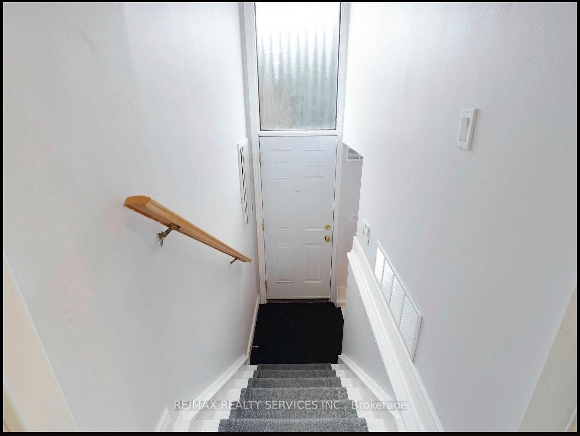 Photo 3 of Unit Basement, 34 Bridgenorth Crescent, Etobicoke, Thistletown-Beaumonde Heights — HOMEH