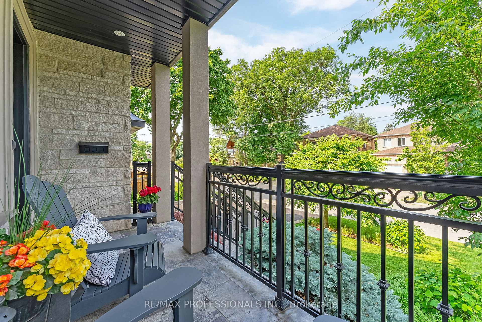 Photo 7 of 12 Brownlea Avenue, Etobicoke, Humber Heights — HOMEH