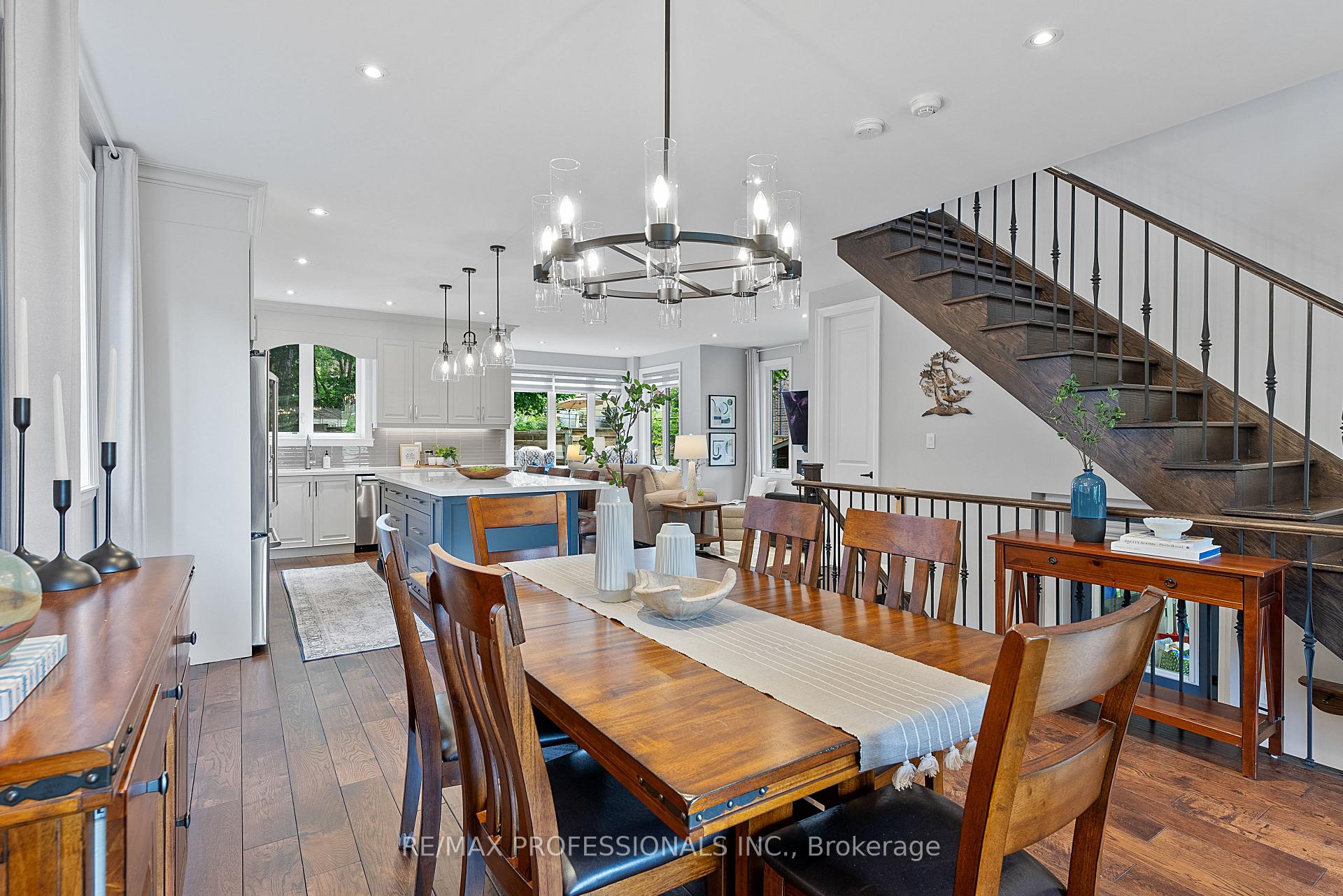 Photo 3 of 12 Brownlea Avenue, Etobicoke, Humber Heights — HOMEH