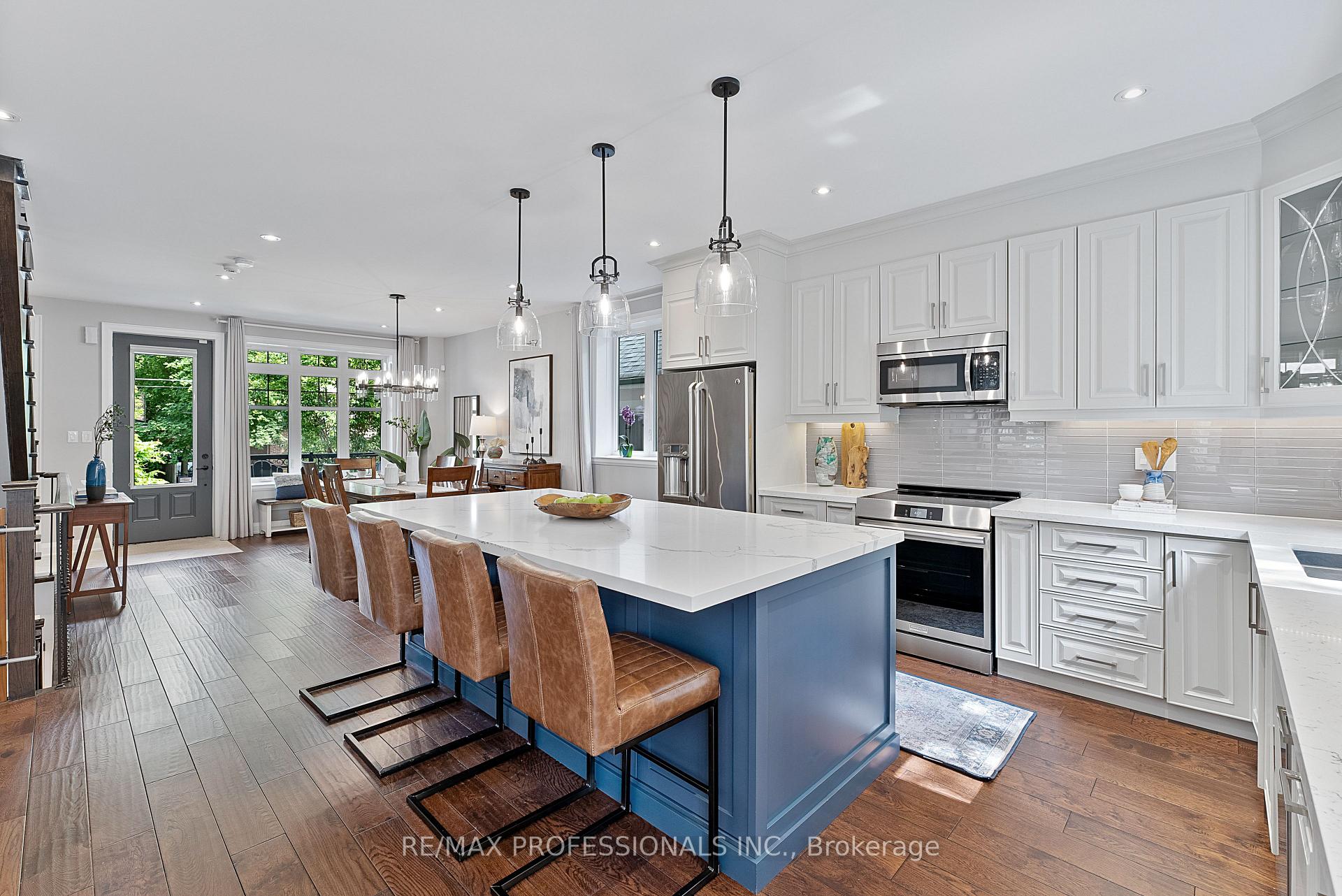 Photo 5 of 12 Brownlea Avenue, Etobicoke, Humber Heights — HOMEH