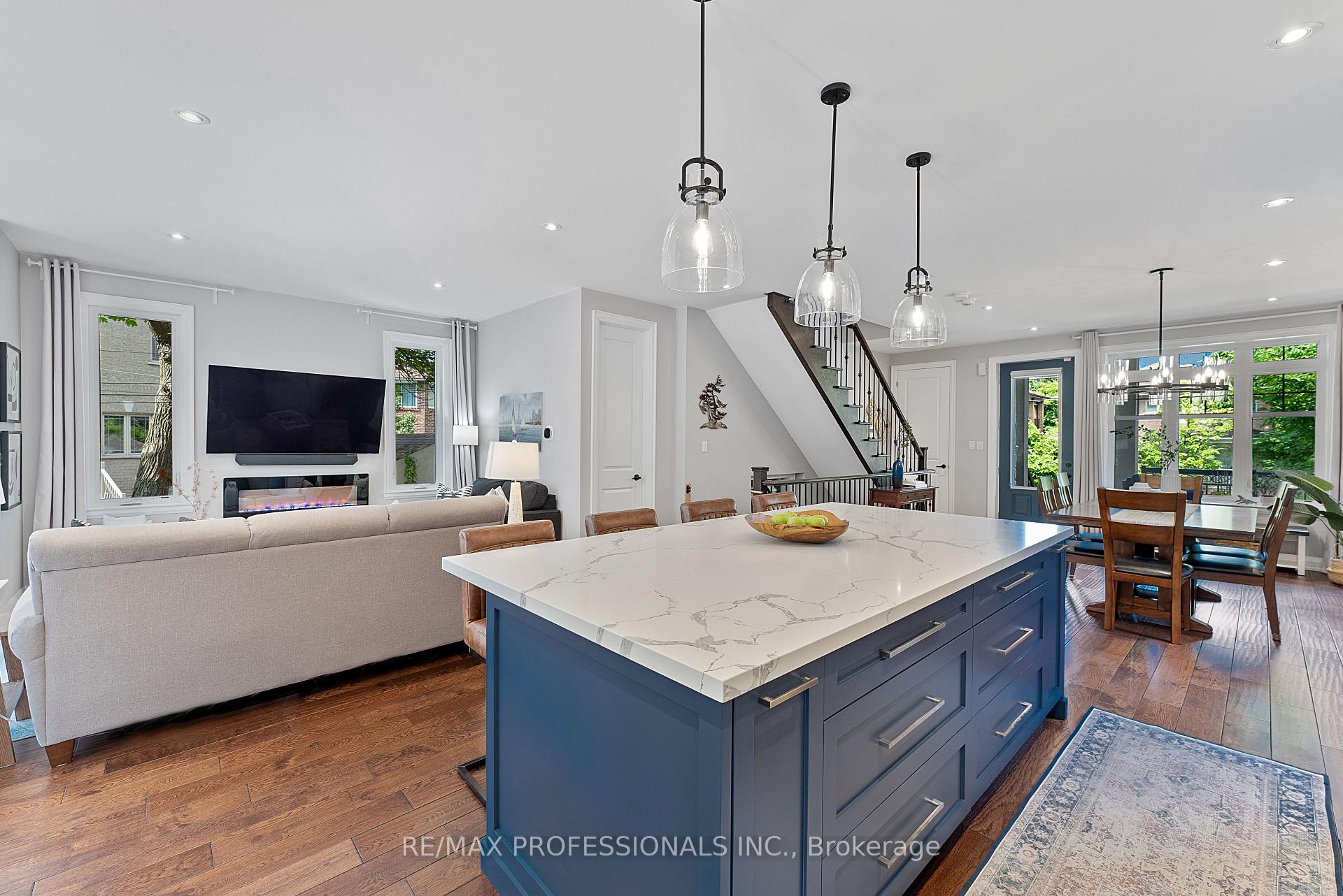 Photo 15 of 12 Brownlea Avenue, Etobicoke, Humber Heights — HOMEH