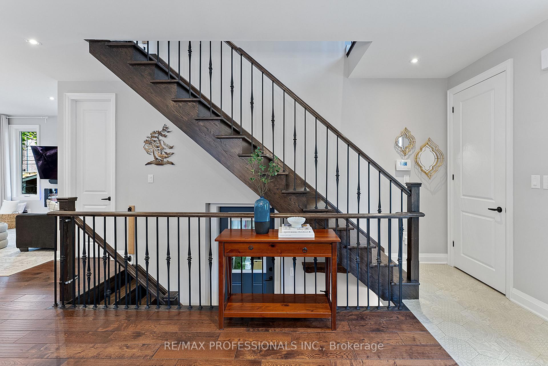 Photo 40 of 12 Brownlea Avenue, Etobicoke, Humber Heights — HOMEH