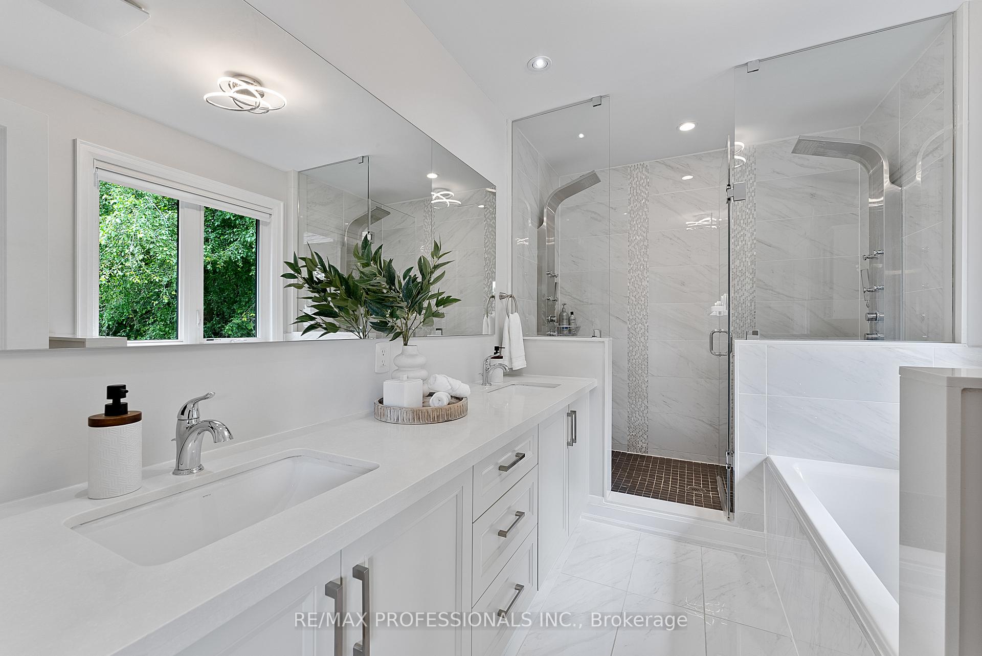 Photo 13 of 12 Brownlea Avenue, Etobicoke, Humber Heights — HOMEH