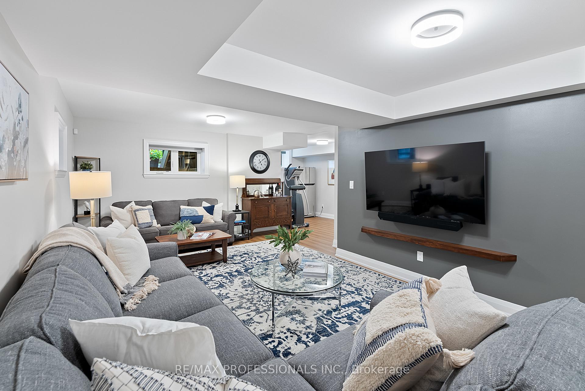 Photo 22 of 12 Brownlea Avenue, Etobicoke, Humber Heights — HOMEH