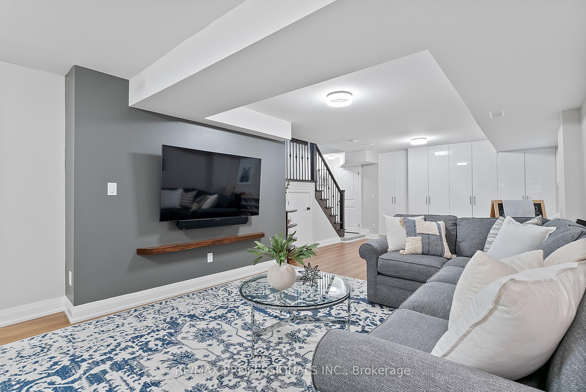 Photo 19 of 12 Brownlea Avenue, Etobicoke, Humber Heights — HOMEH