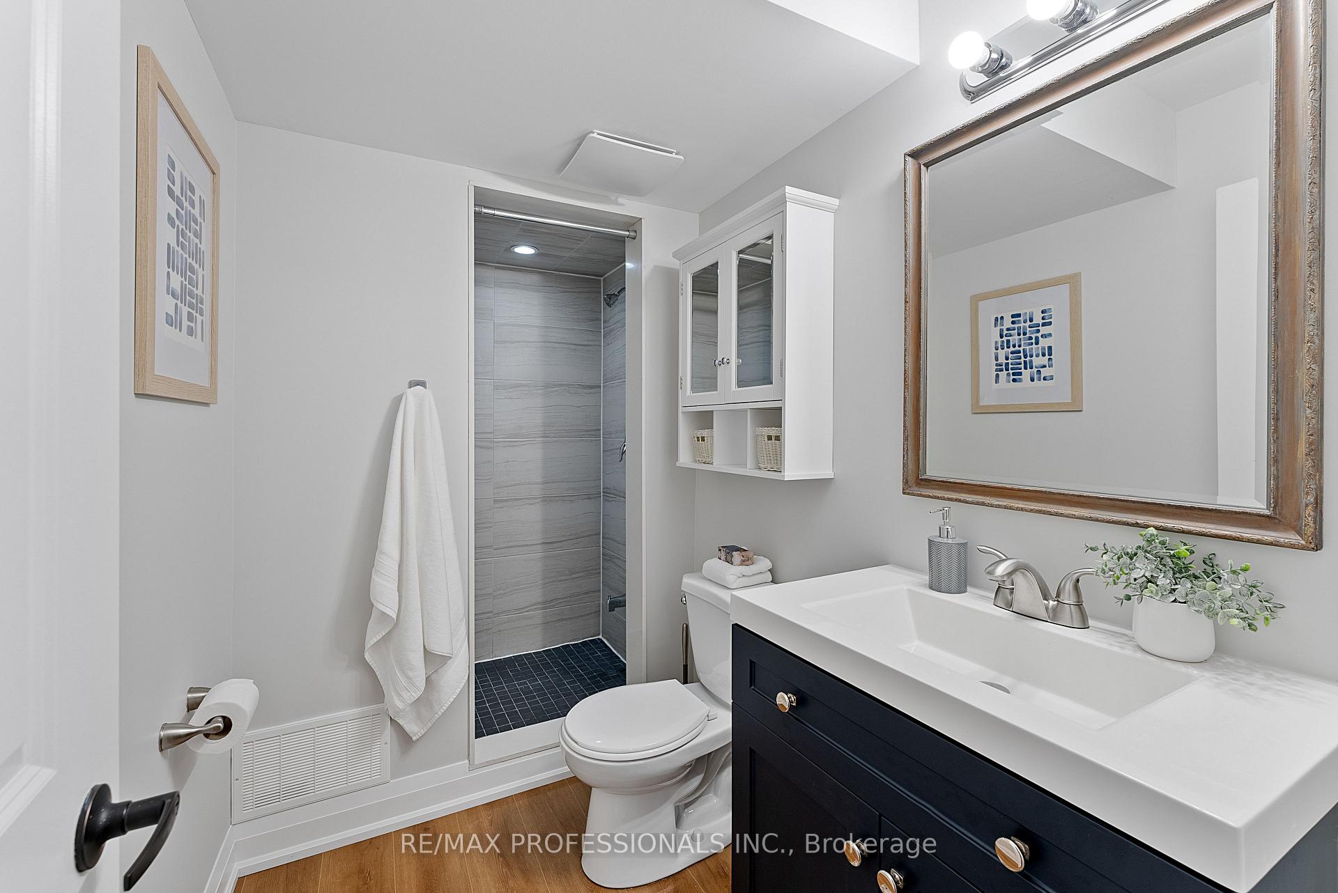 Photo 20 of 12 Brownlea Avenue, Etobicoke, Humber Heights — HOMEH