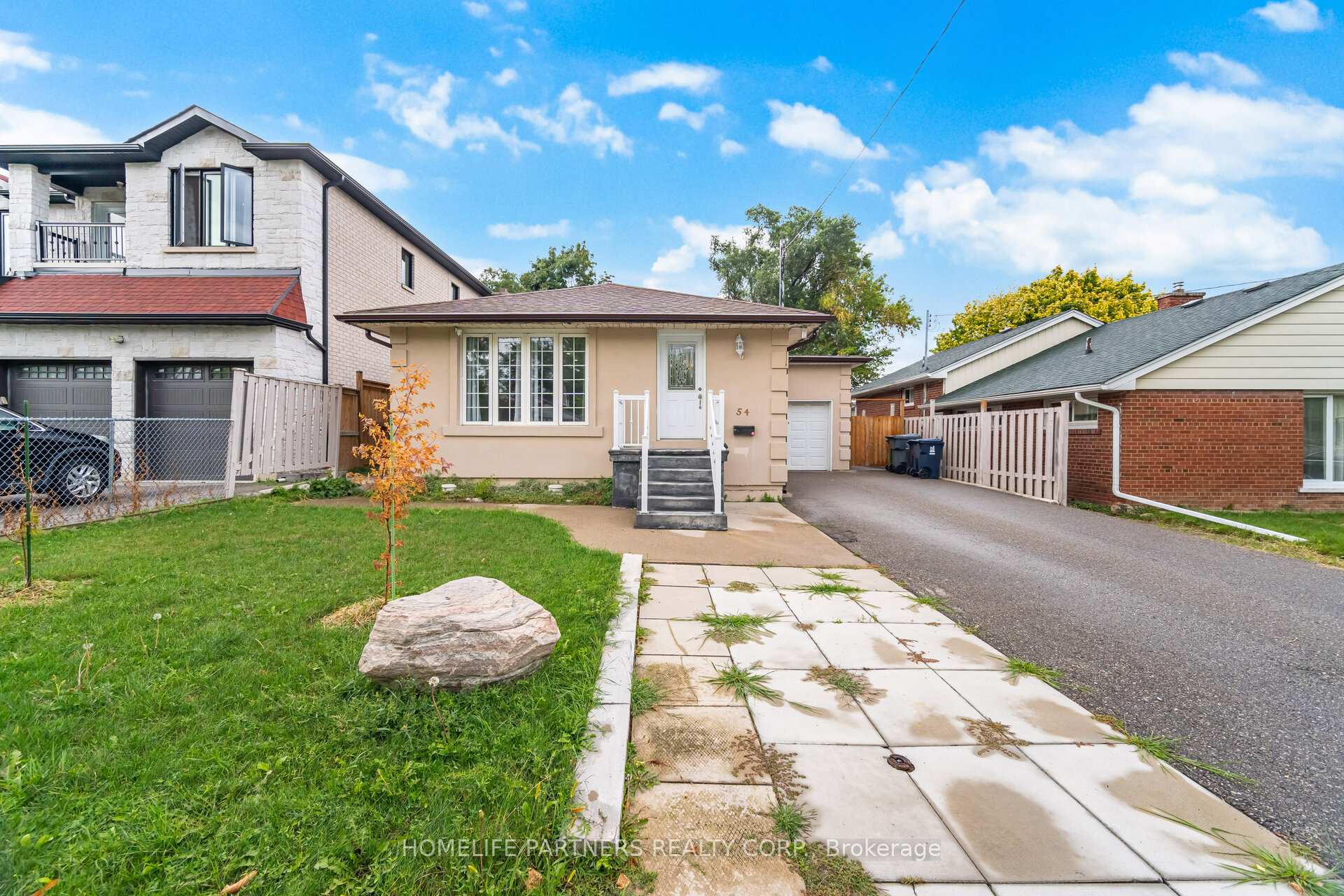 Photo 1 of 54 Fordwich Crescent, Etobicoke, Rexdale-Kipling — HOMEH