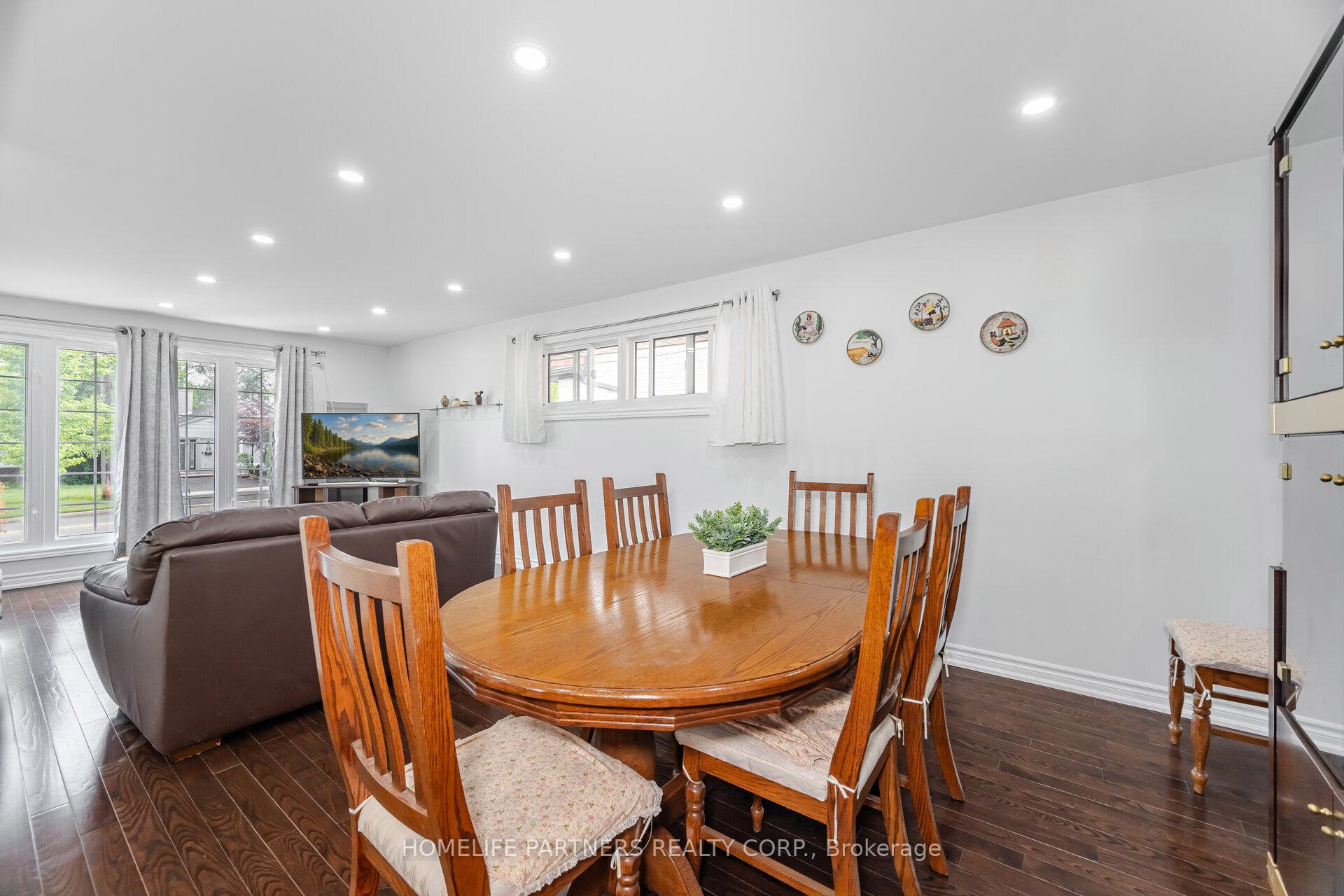 Photo 9 of 54 Fordwich Crescent, Etobicoke, Rexdale-Kipling — HOMEH