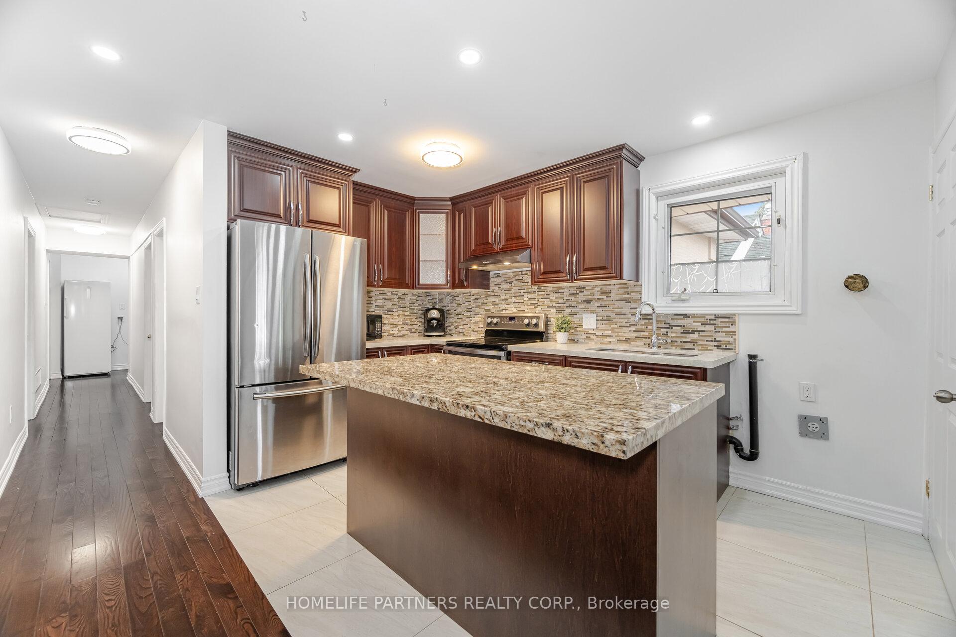 Photo 10 of 54 Fordwich Crescent, Etobicoke, Rexdale-Kipling — HOMEH