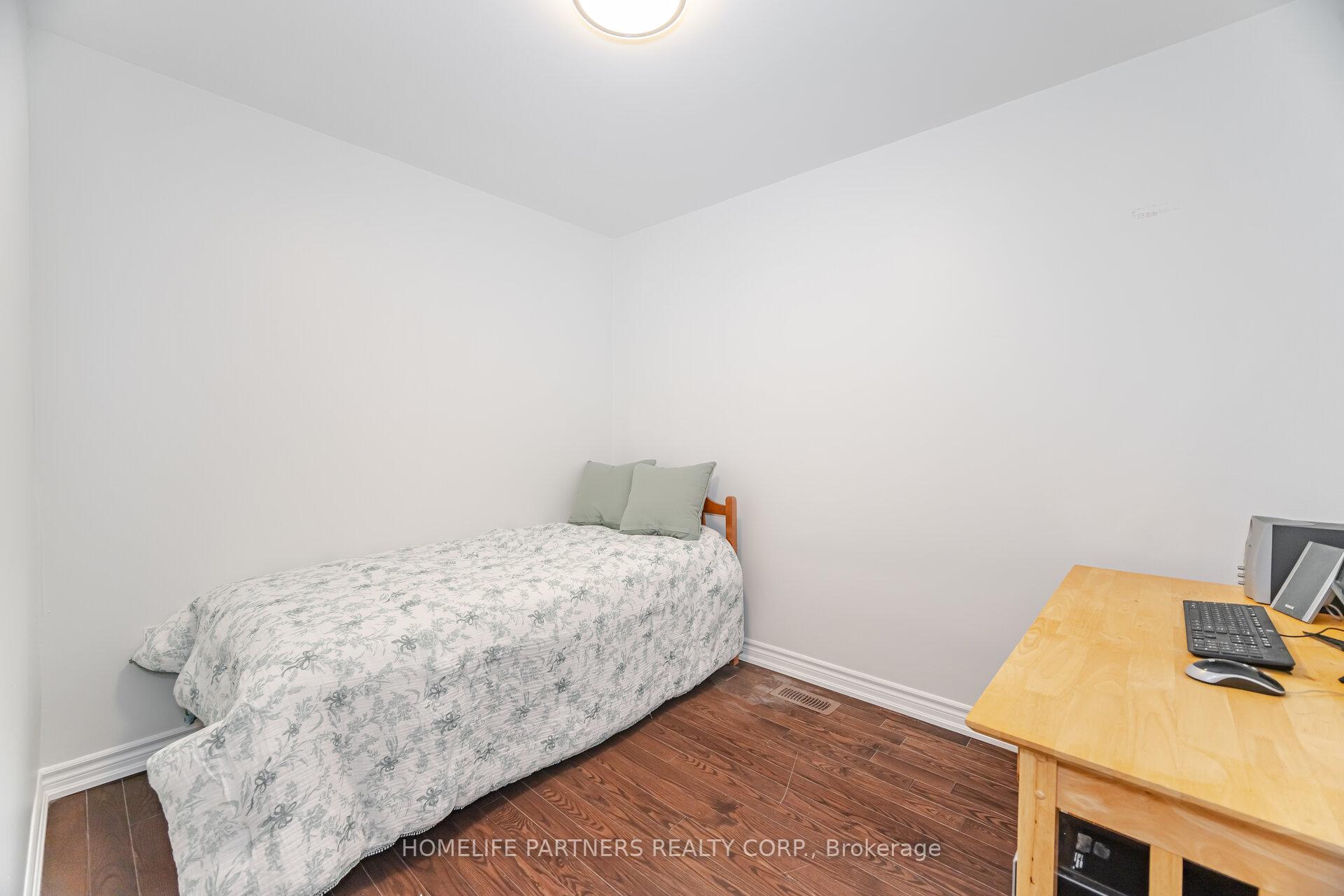 Photo 16 of 54 Fordwich Crescent, Etobicoke, Rexdale-Kipling — HOMEH