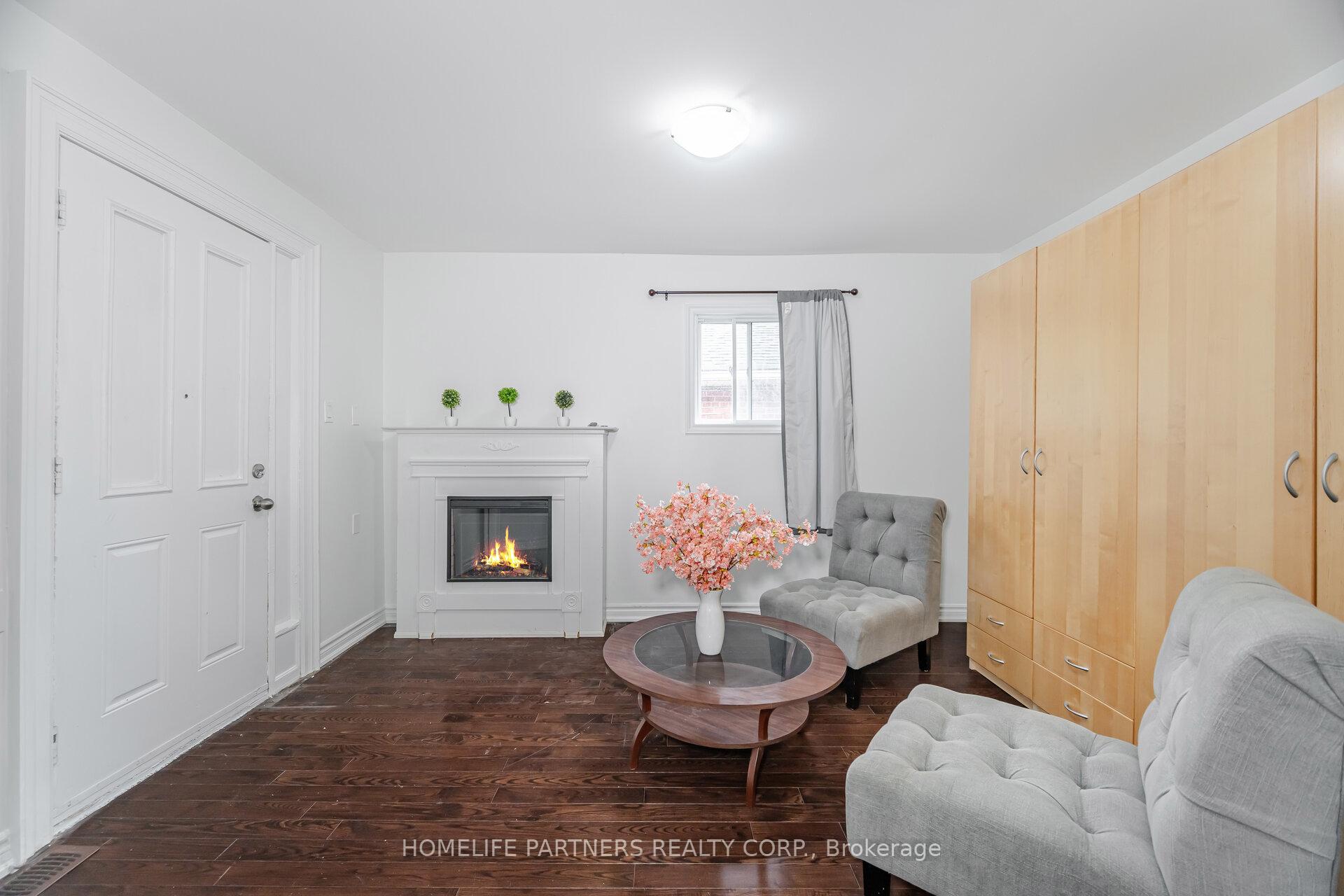 Photo 18 of 54 Fordwich Crescent, Etobicoke, Rexdale-Kipling — HOMEH