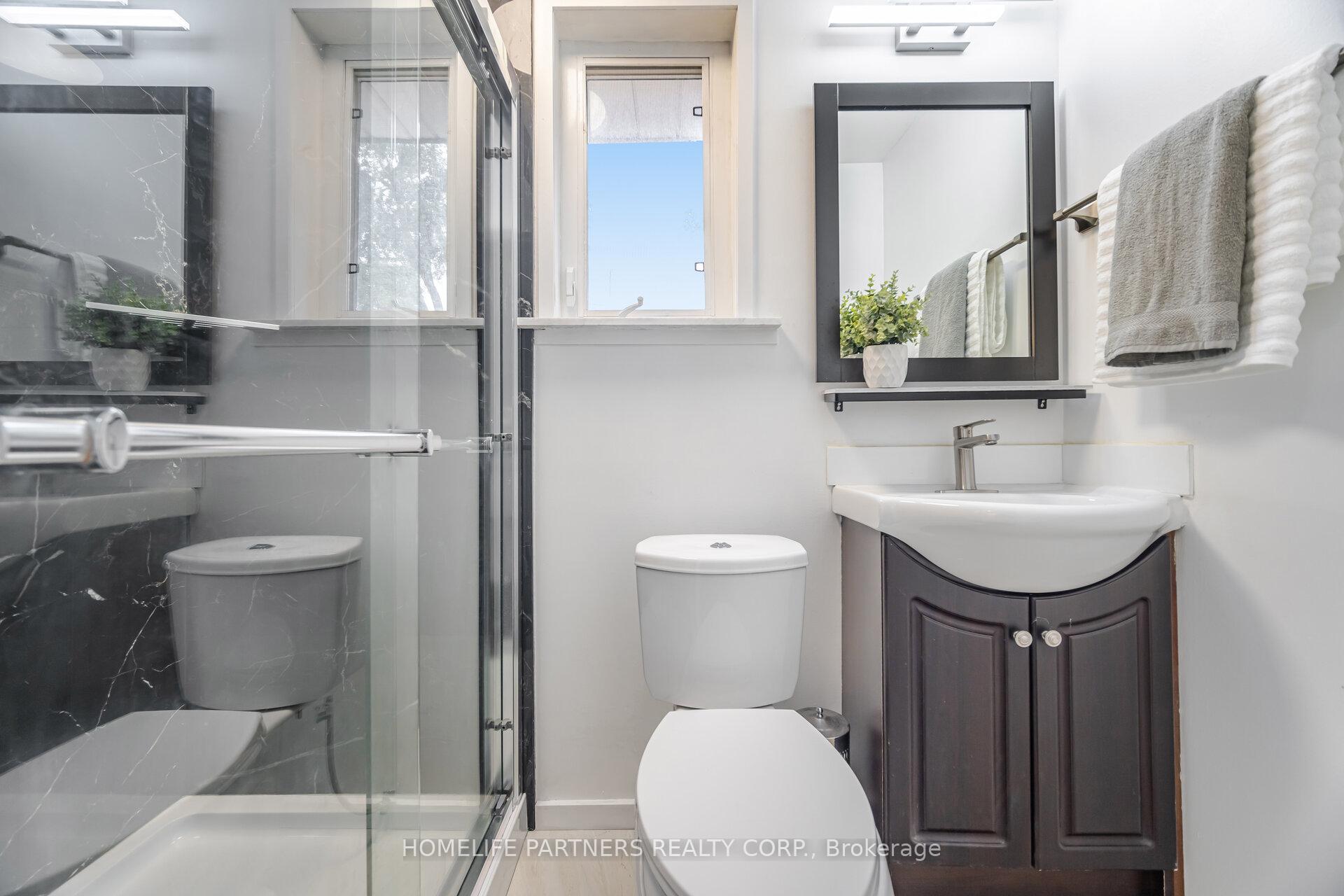 Photo 20 of 54 Fordwich Crescent, Etobicoke, Rexdale-Kipling — HOMEH