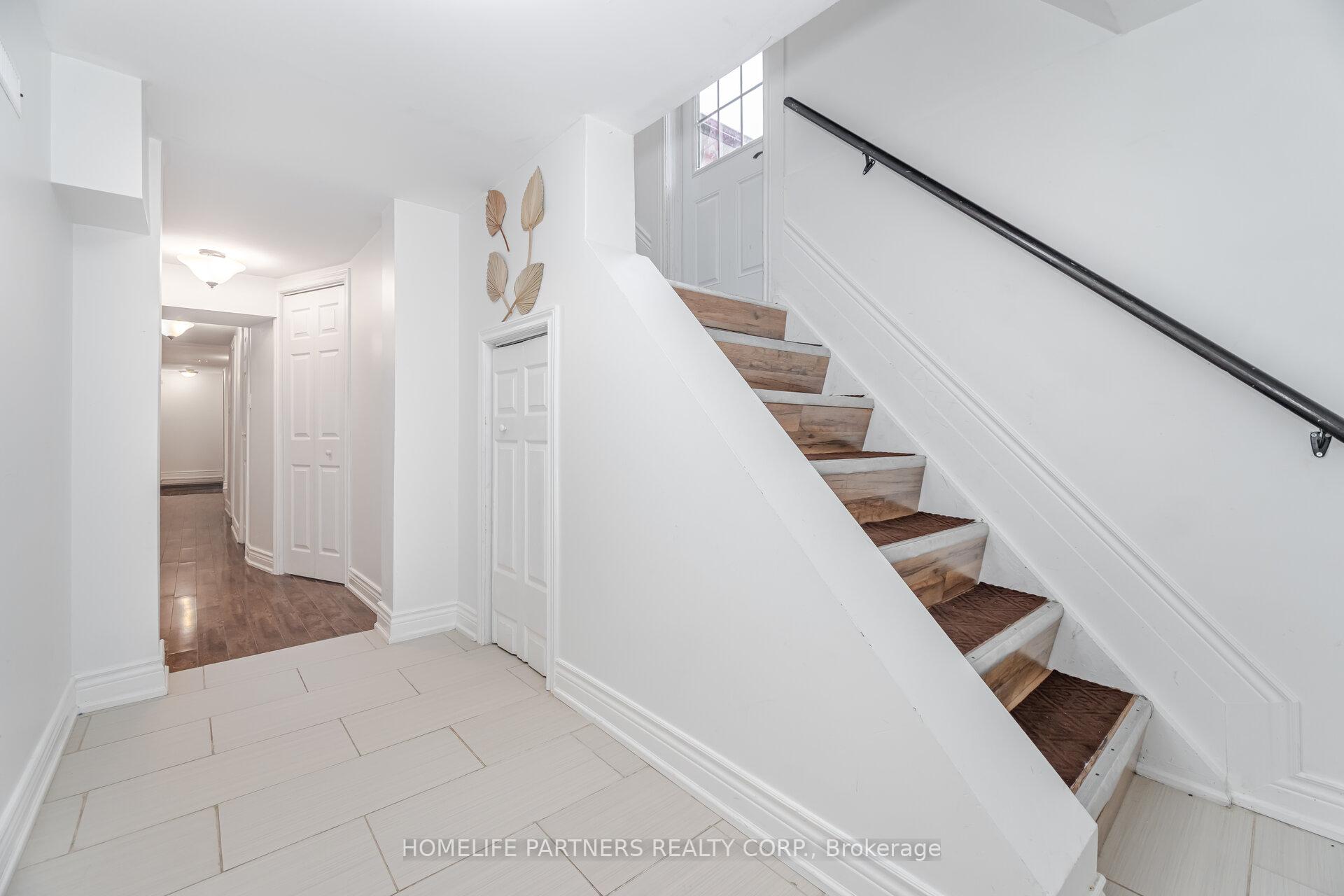 Photo 23 of 54 Fordwich Crescent, Etobicoke, Rexdale-Kipling — HOMEH