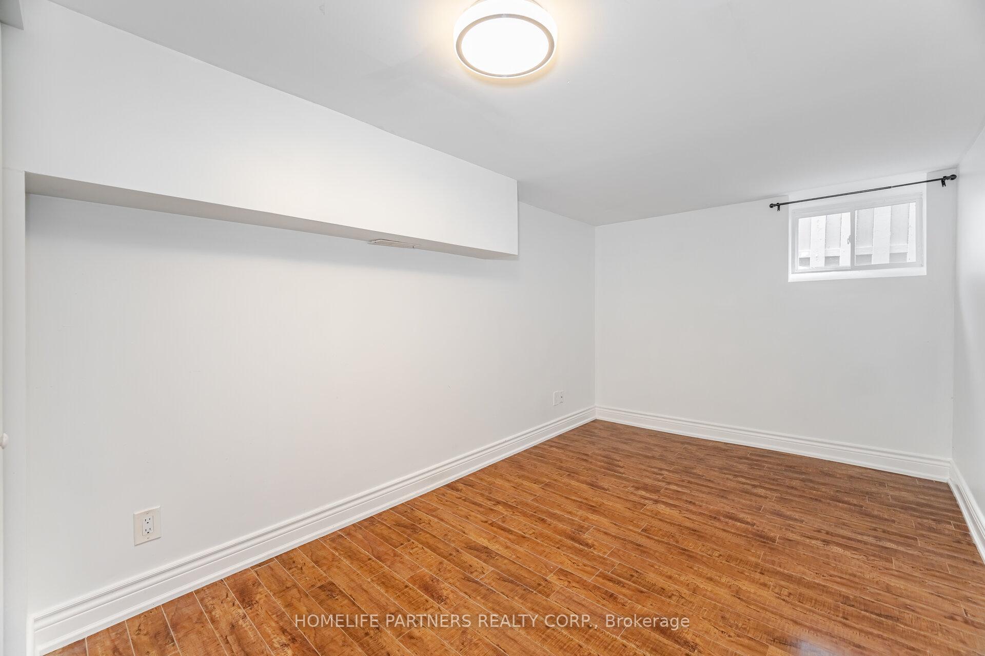 Photo 32 of 54 Fordwich Crescent, Etobicoke, Rexdale-Kipling — HOMEH