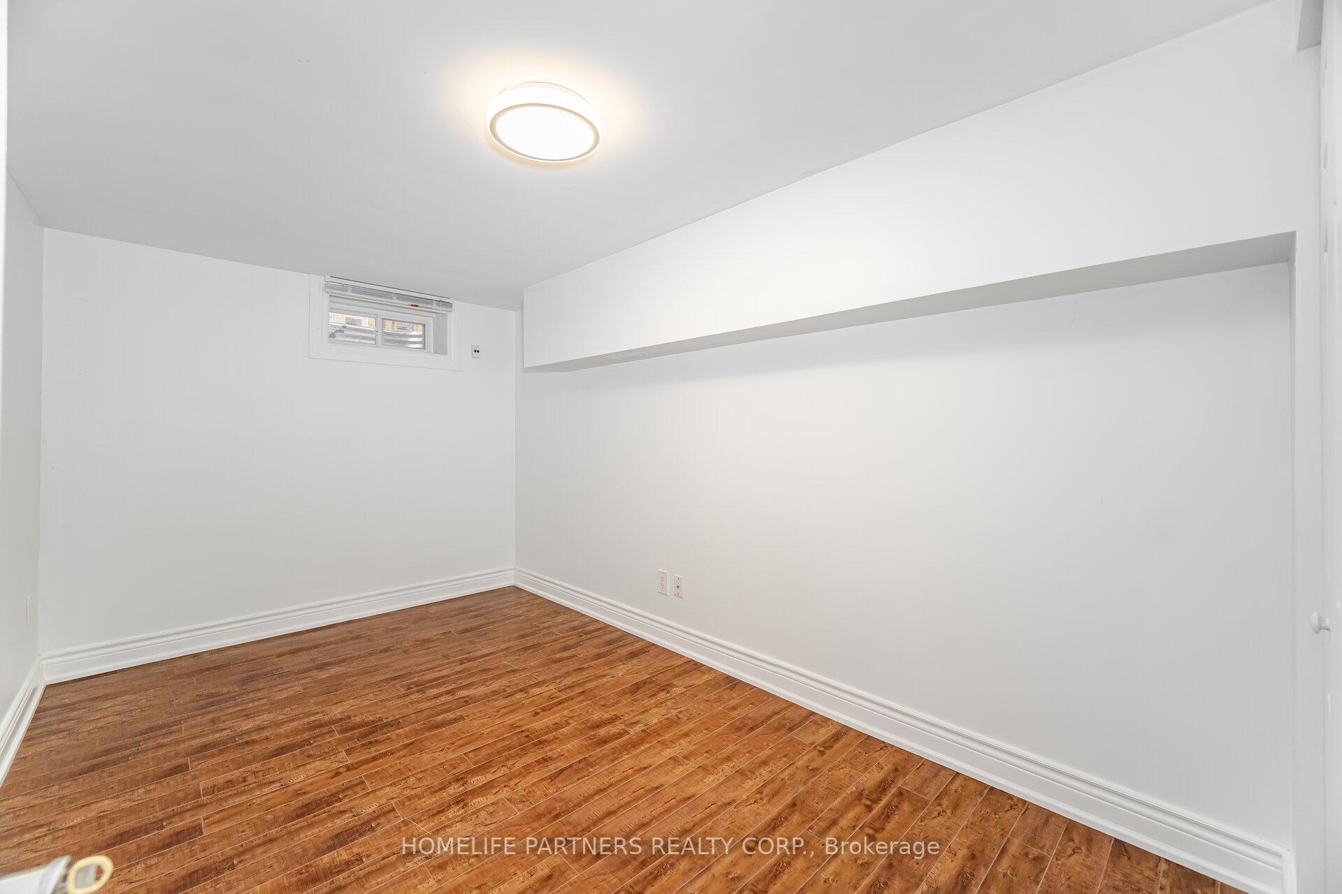 Photo 36 of 54 Fordwich Crescent, Etobicoke, Rexdale-Kipling — HOMEH