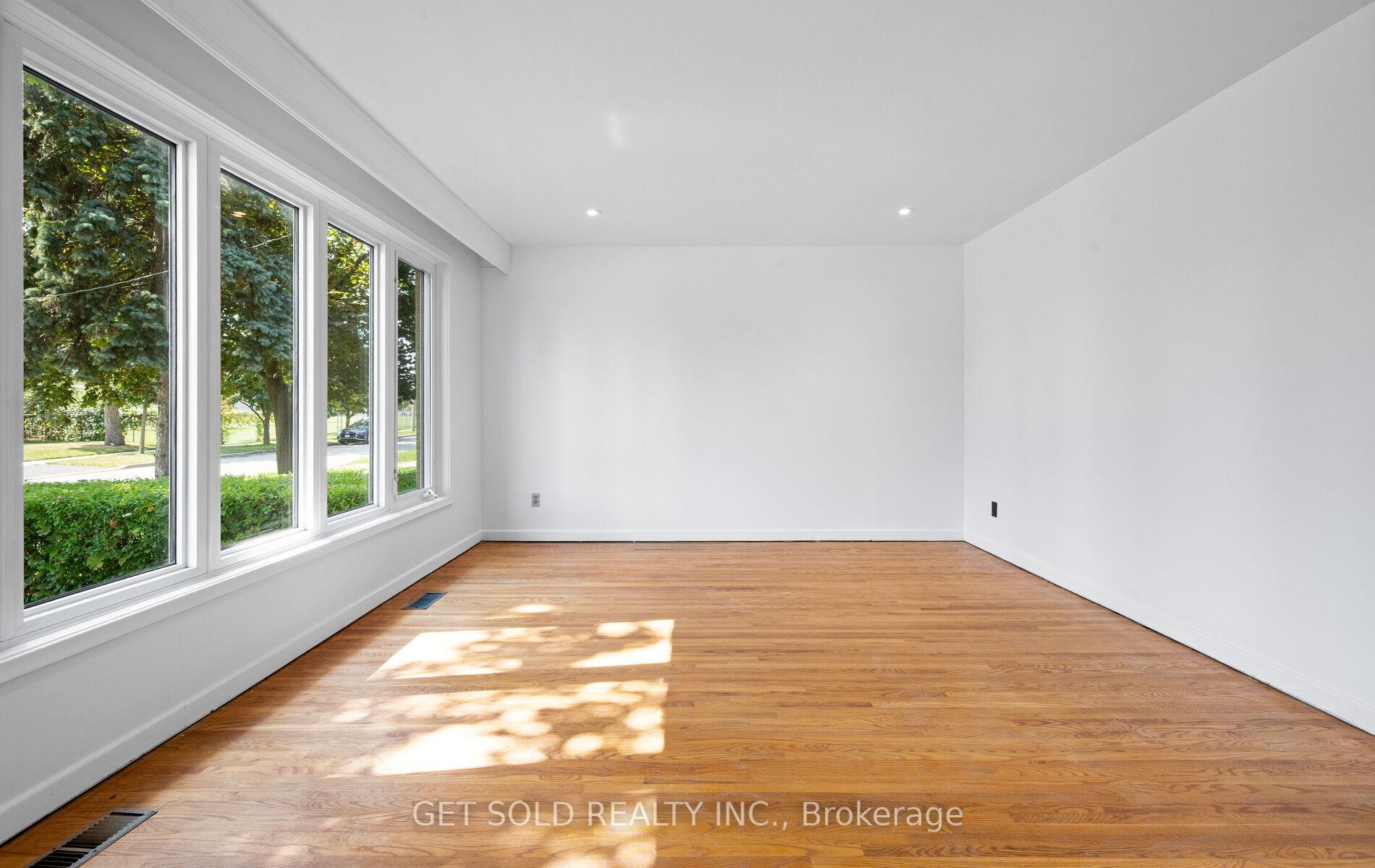 Photo 6 of 57 Taysham Crescent, Etobicoke, Thistletown-Beaumonde Heights — HOMEH
