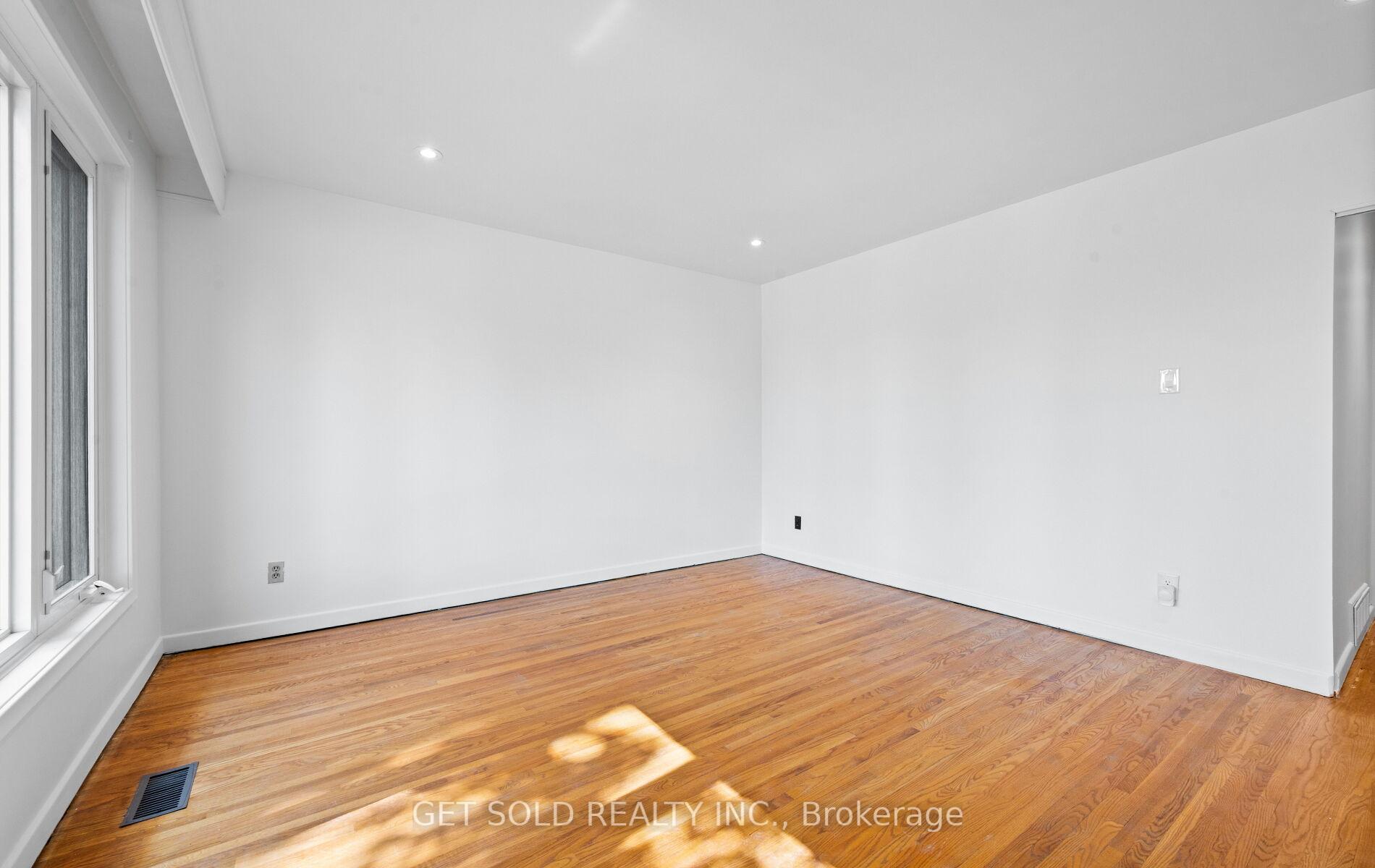 Photo 8 of 57 Taysham Crescent, Etobicoke, Thistletown-Beaumonde Heights — HOMEH