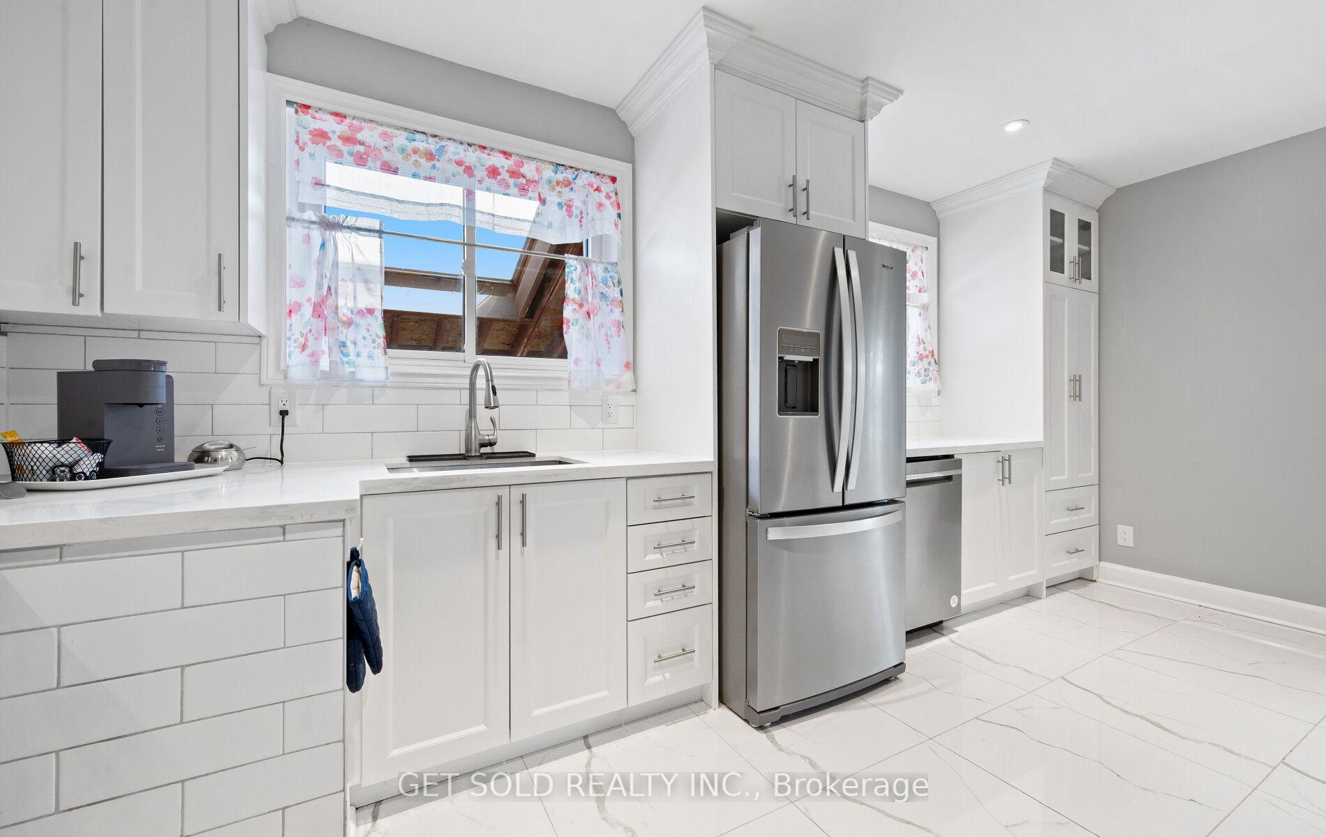 Photo 9 of 57 Taysham Crescent, Etobicoke, Thistletown-Beaumonde Heights — HOMEH
