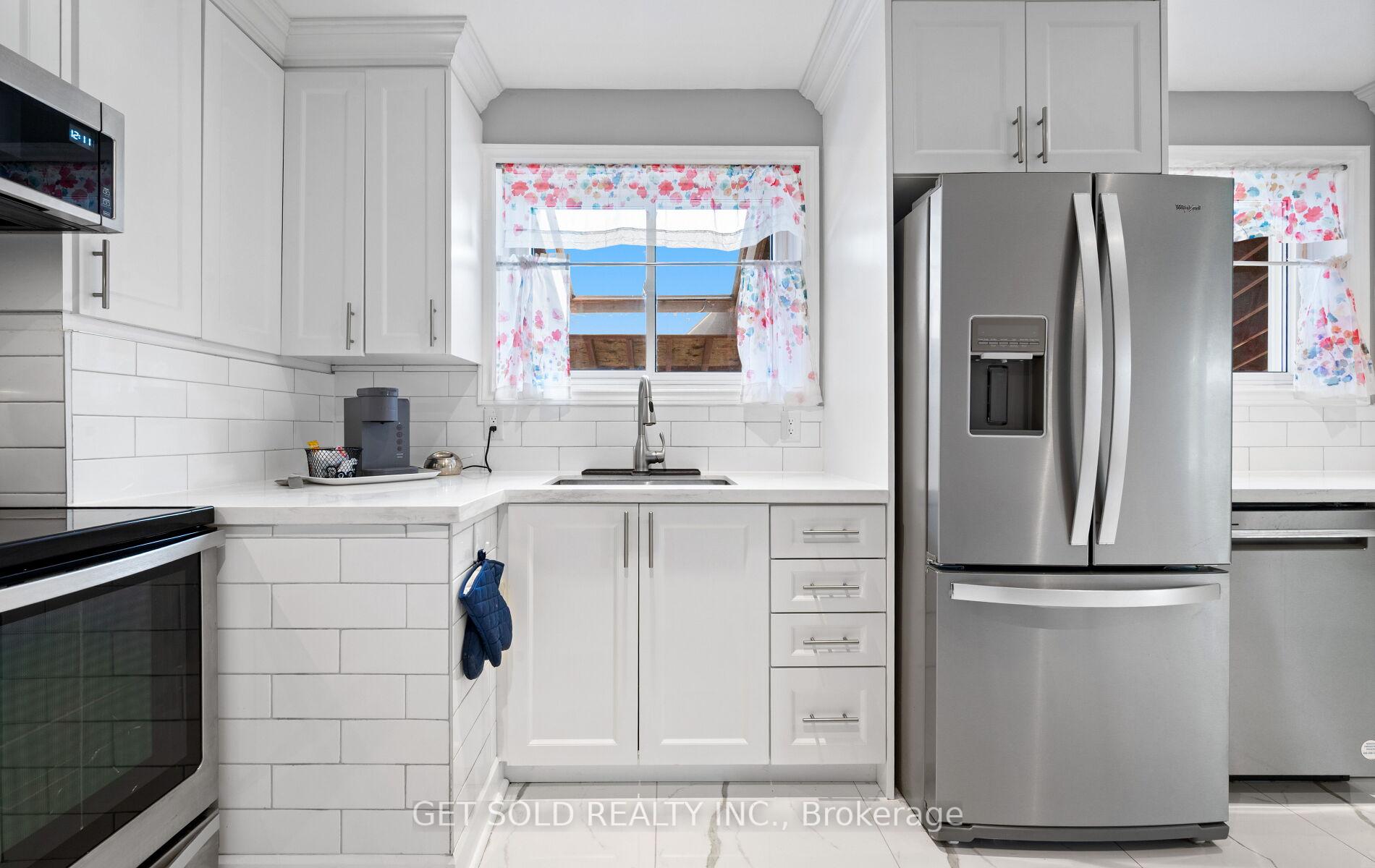 Photo 10 of 57 Taysham Crescent, Etobicoke, Thistletown-Beaumonde Heights — HOMEH