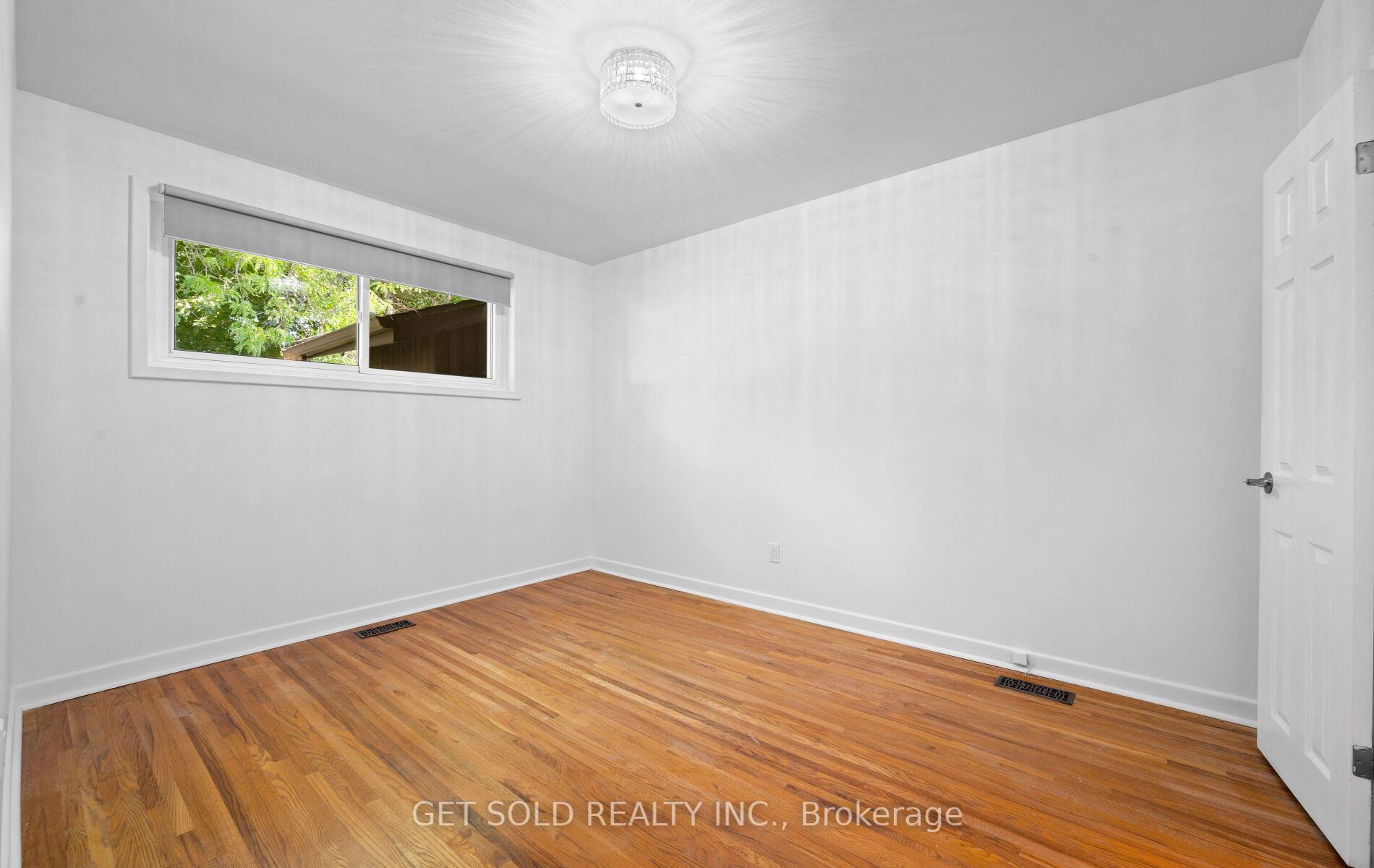 Photo 14 of 57 Taysham Crescent, Etobicoke, Thistletown-Beaumonde Heights — HOMEH