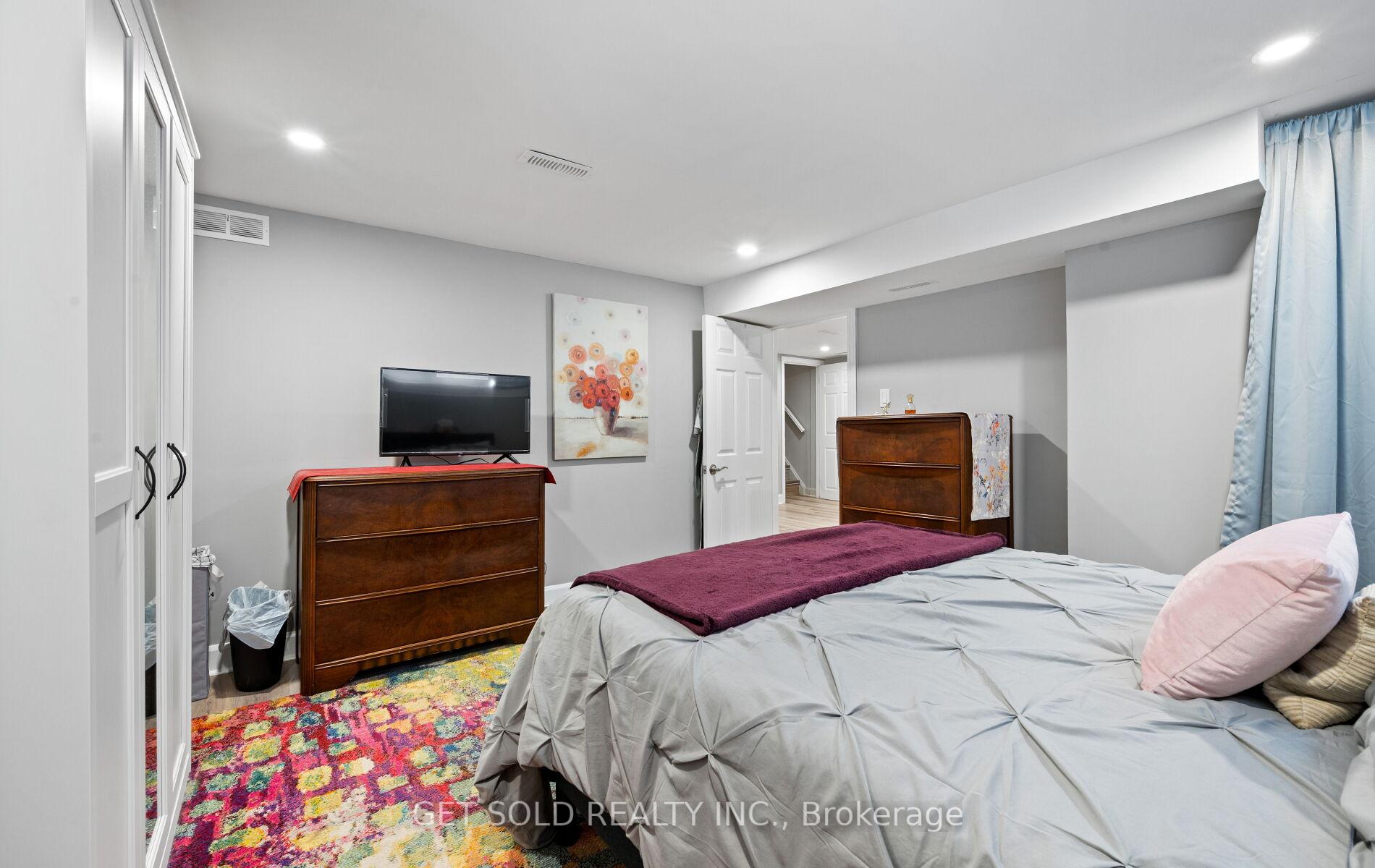 Photo 31 of 57 Taysham Crescent, Etobicoke, Thistletown-Beaumonde Heights — HOMEH