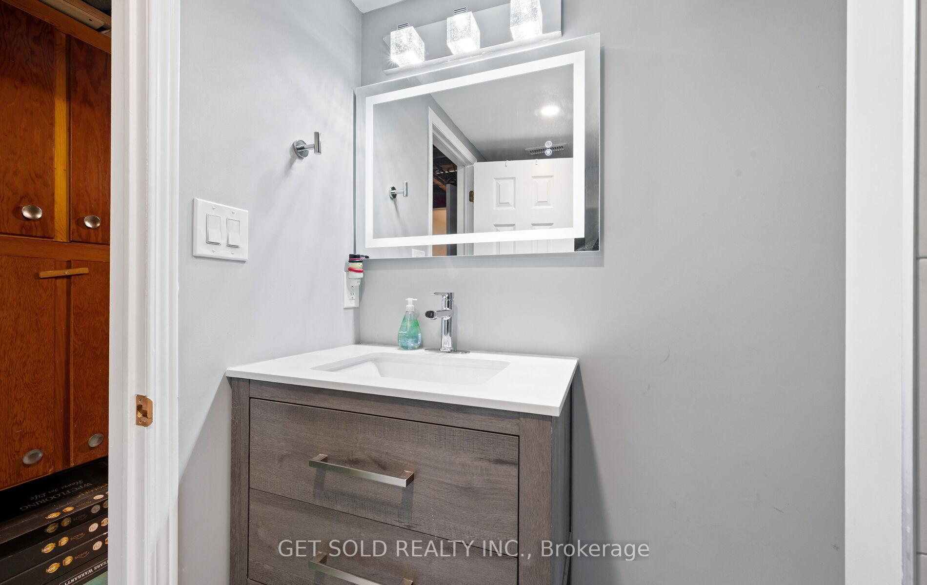 Photo 32 of 57 Taysham Crescent, Etobicoke, Thistletown-Beaumonde Heights — HOMEH