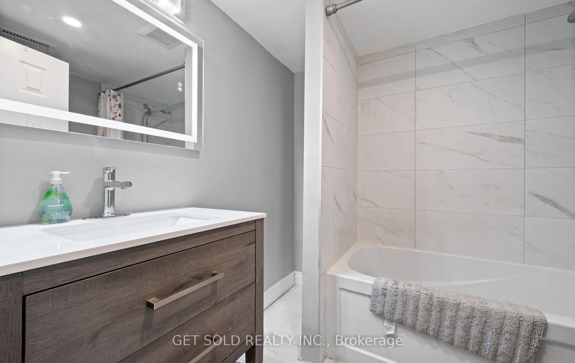 Photo 33 of 57 Taysham Crescent, Etobicoke, Thistletown-Beaumonde Heights — HOMEH