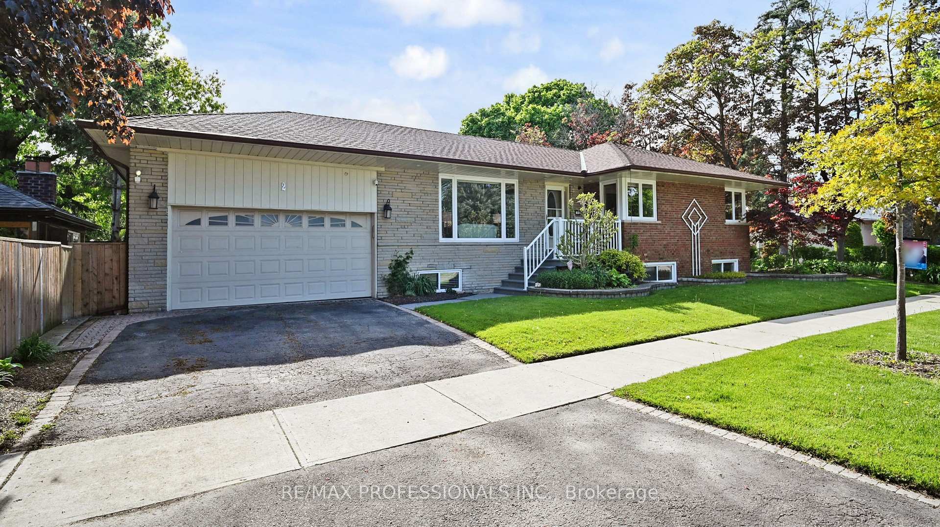 Photo 2 of 2 Woodpark Road, Etobicoke, Willowridge-Martingrove-Richview — HOMEH