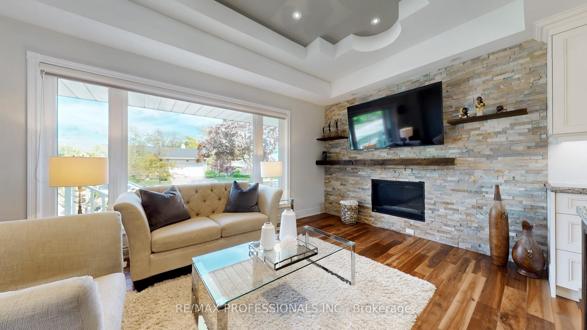 Photo 7 of 2 Woodpark Road, Etobicoke, Willowridge-Martingrove-Richview — HOMEH