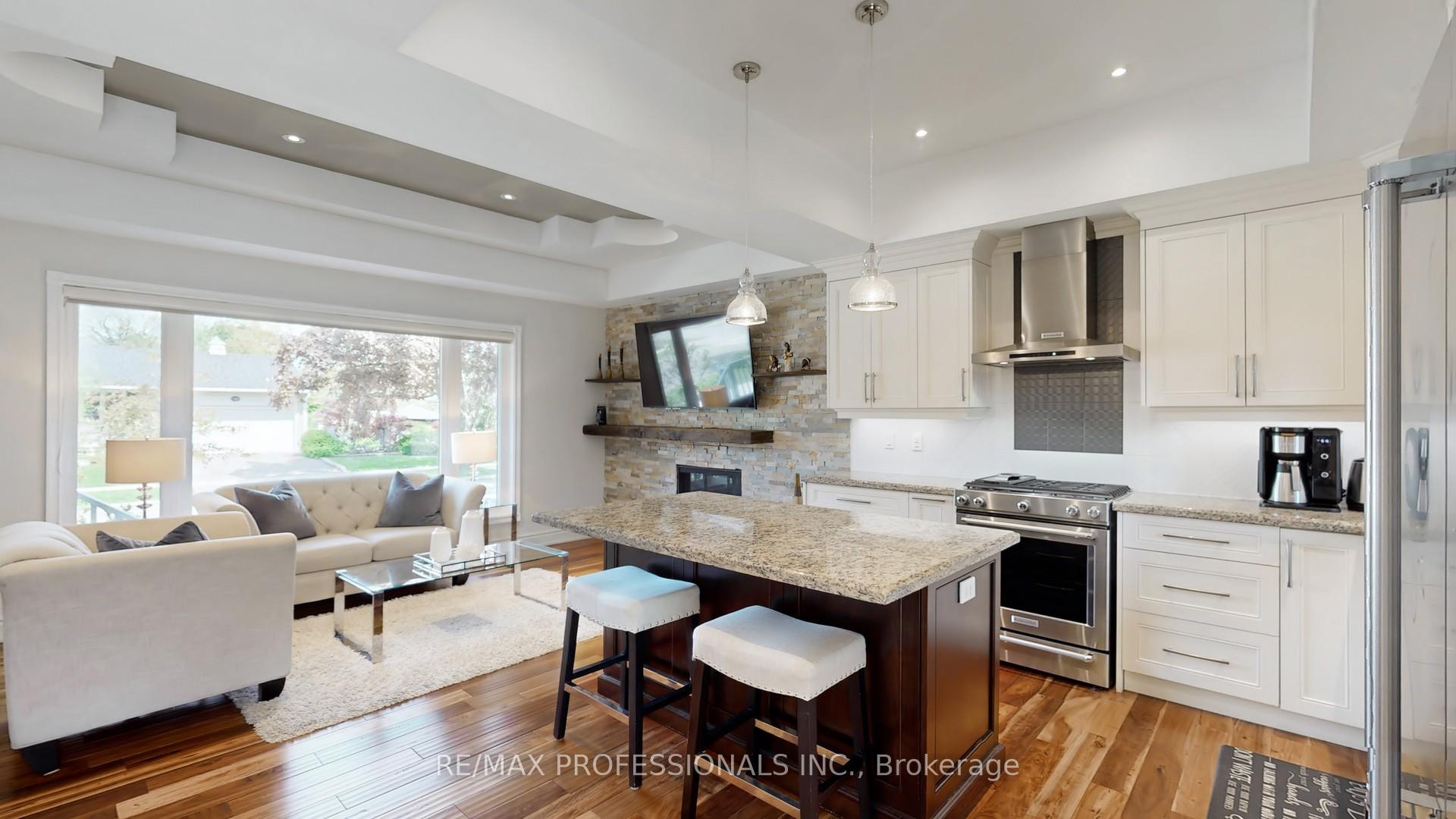 Photo 3 of 2 Woodpark Road, Etobicoke, Willowridge-Martingrove-Richview — HOMEH