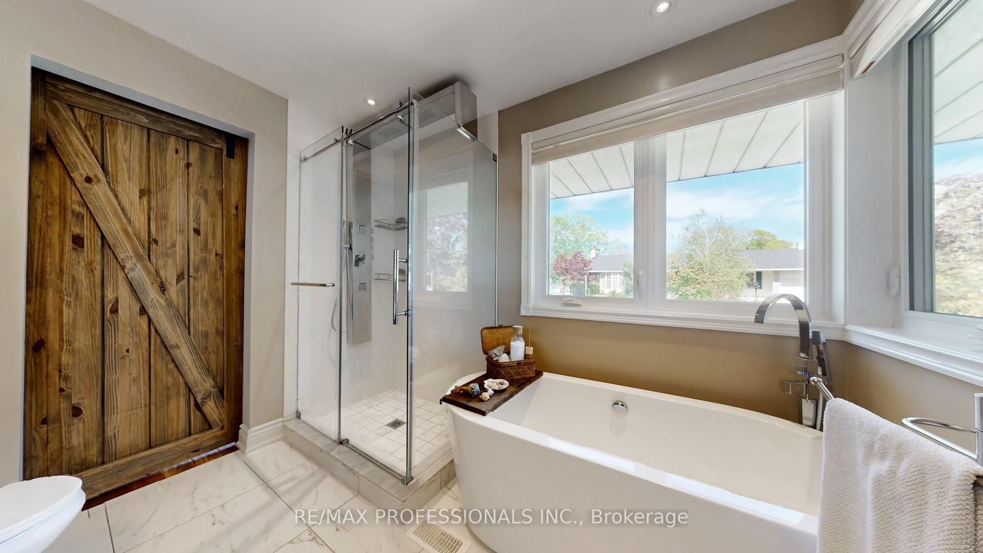 Photo 13 of 2 Woodpark Road, Etobicoke, Willowridge-Martingrove-Richview — HOMEH