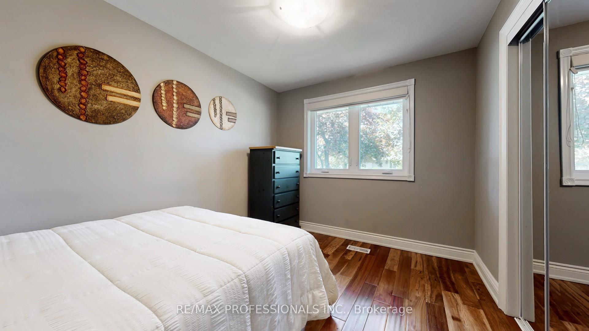 Photo 12 of 2 Woodpark Road, Etobicoke, Willowridge-Martingrove-Richview — HOMEH