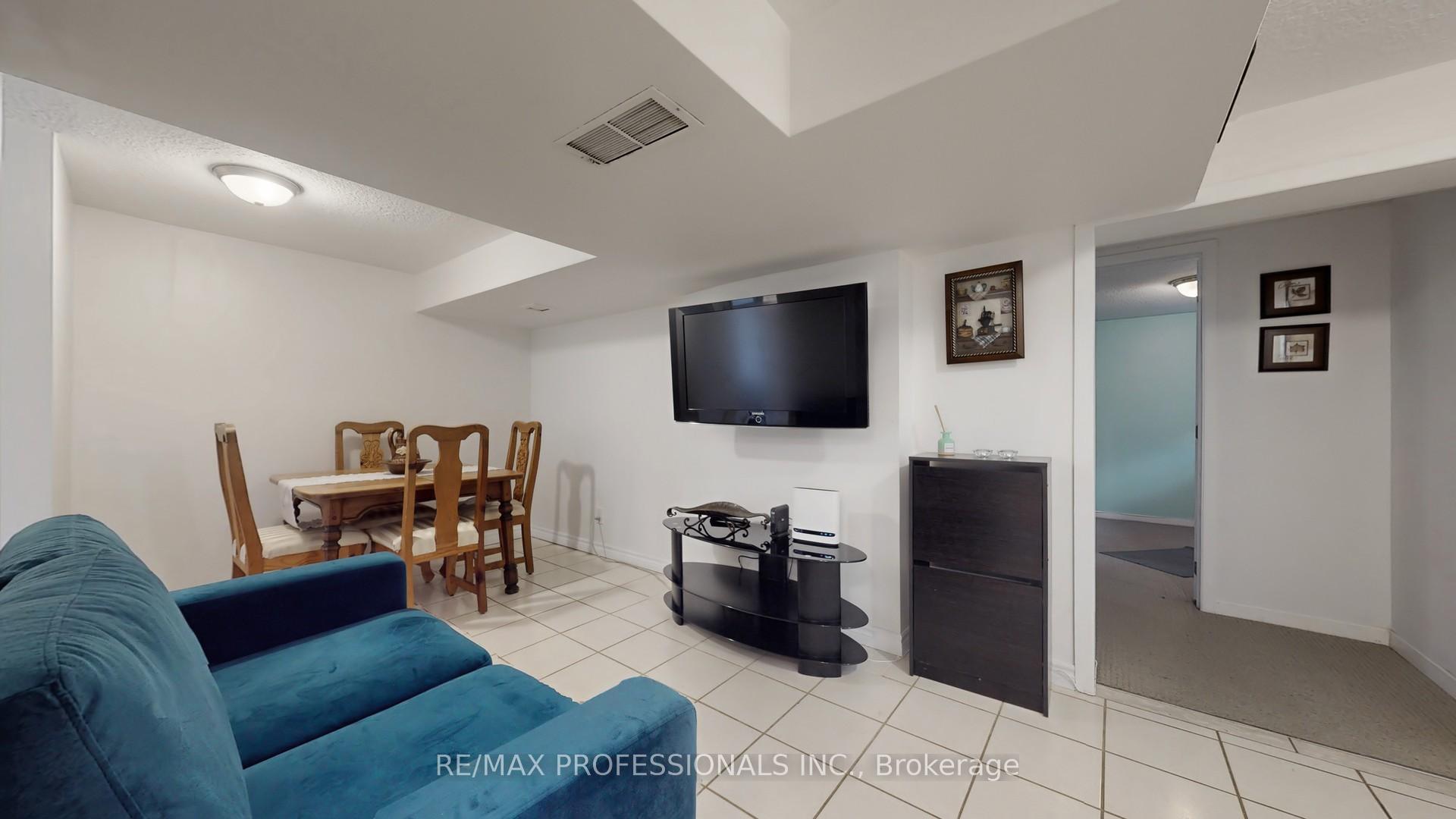 Photo 27 of 2 Woodpark Road, Etobicoke, Willowridge-Martingrove-Richview — HOMEH