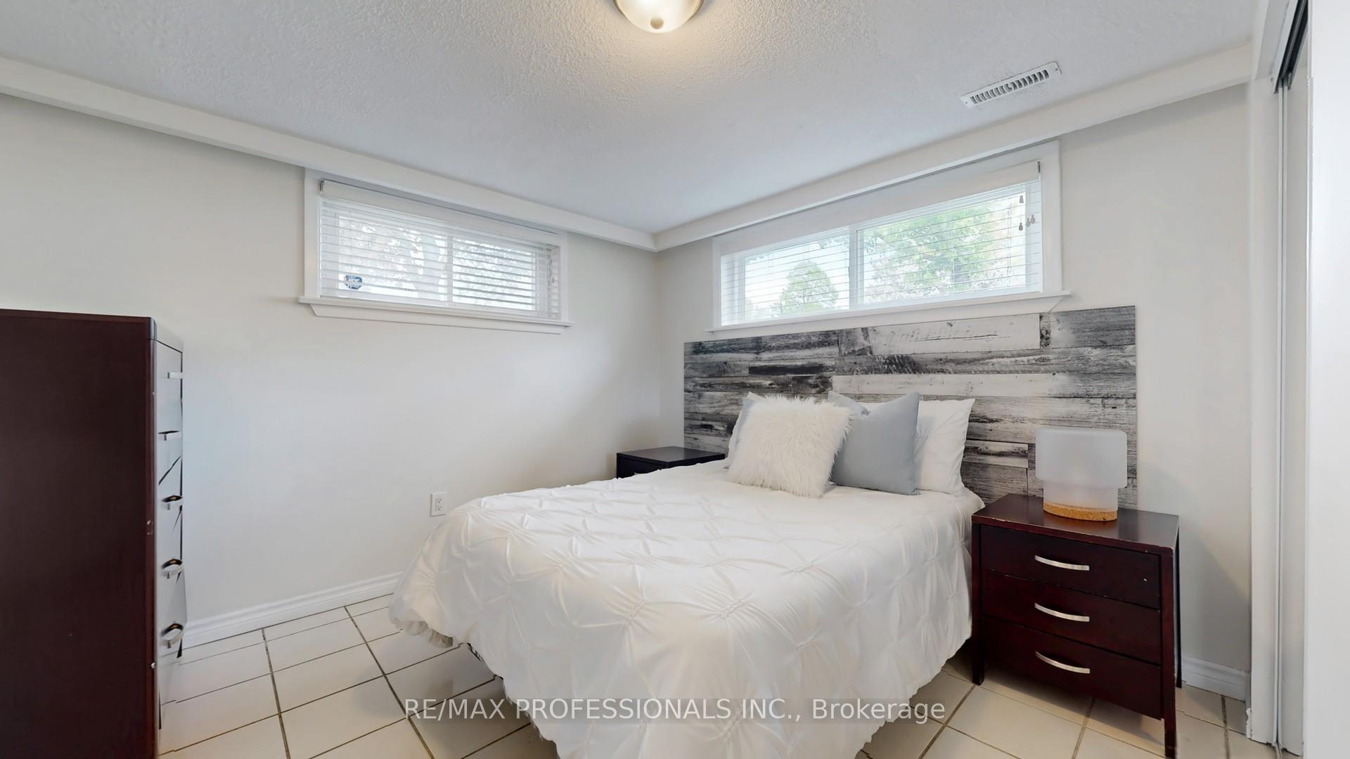 Photo 31 of 2 Woodpark Road, Etobicoke, Willowridge-Martingrove-Richview — HOMEH