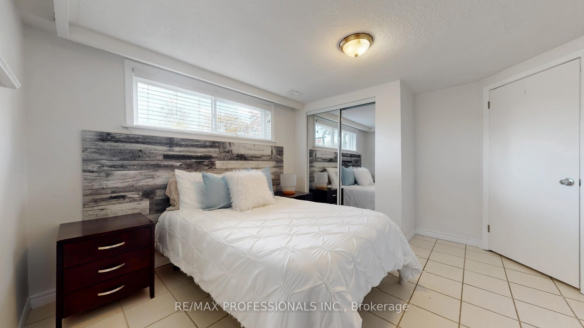 Photo 16 of 2 Woodpark Road, Etobicoke, Willowridge-Martingrove-Richview — HOMEH
