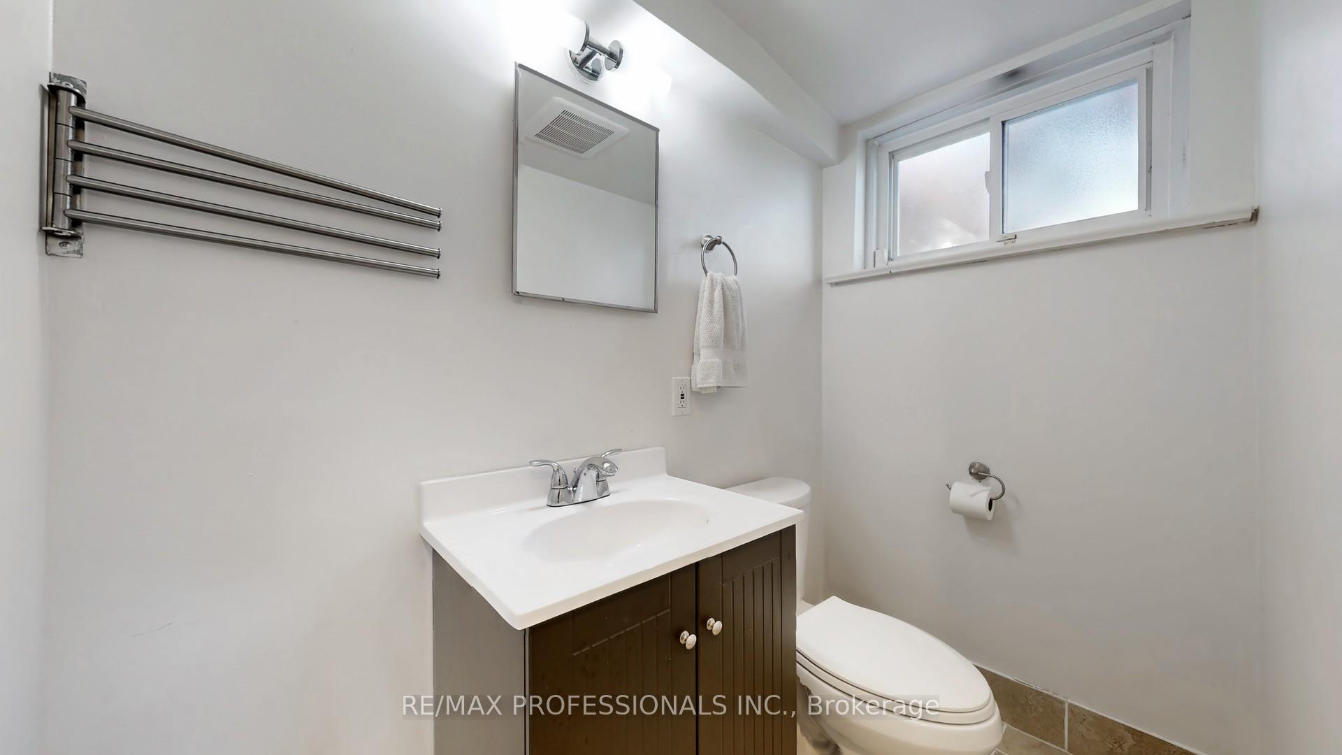 Photo 15 of 2 Woodpark Road, Etobicoke, Willowridge-Martingrove-Richview — HOMEH