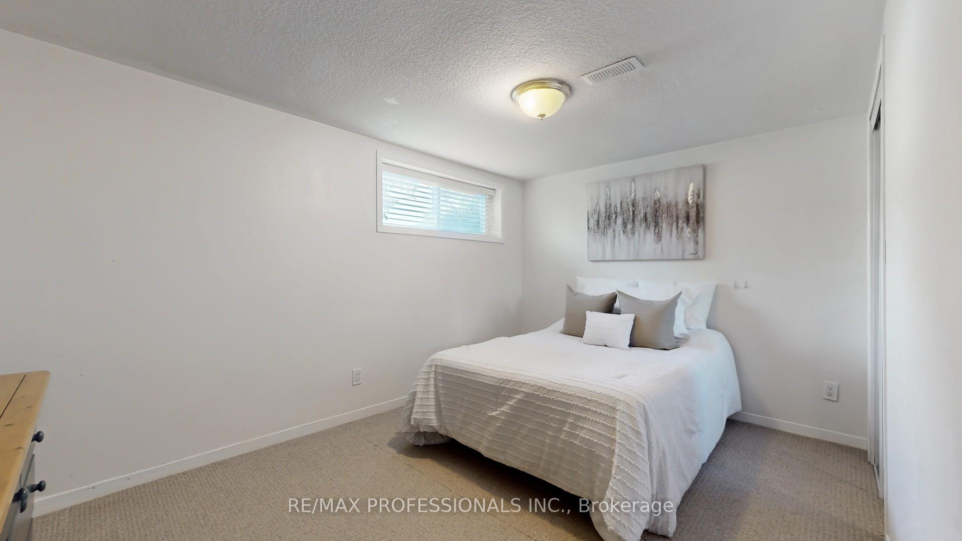 Photo 32 of 2 Woodpark Road, Etobicoke, Willowridge-Martingrove-Richview — HOMEH