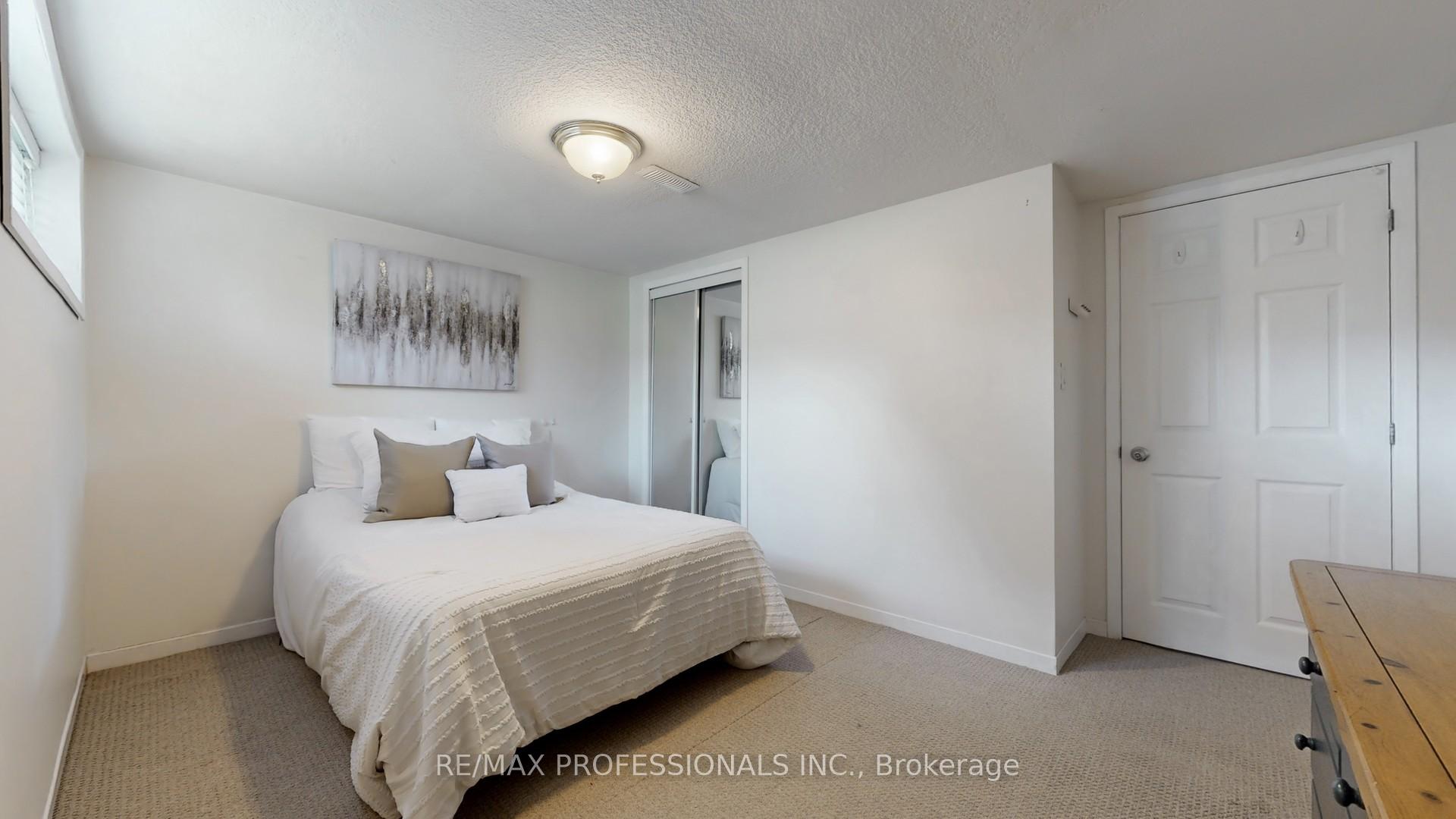 Photo 20 of 2 Woodpark Road, Etobicoke, Willowridge-Martingrove-Richview — HOMEH