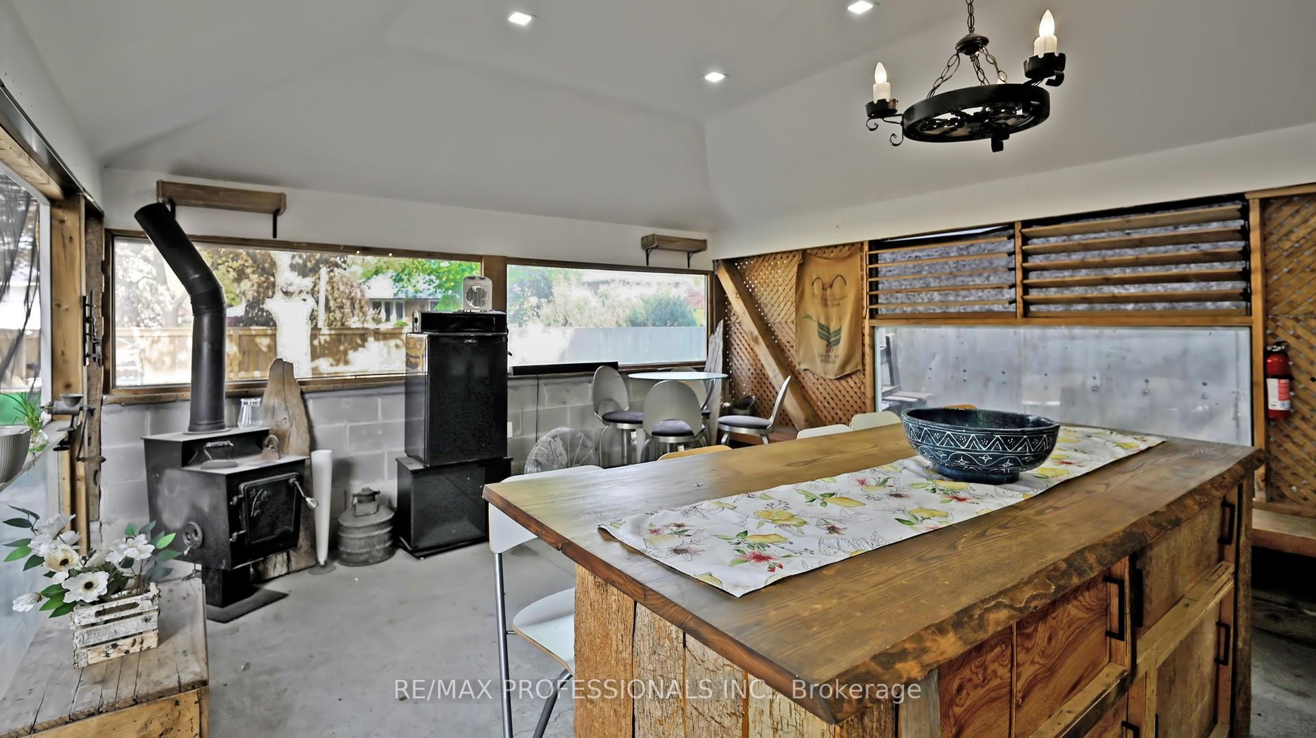 Photo 29 of 2 Woodpark Road, Etobicoke, Willowridge-Martingrove-Richview — HOMEH